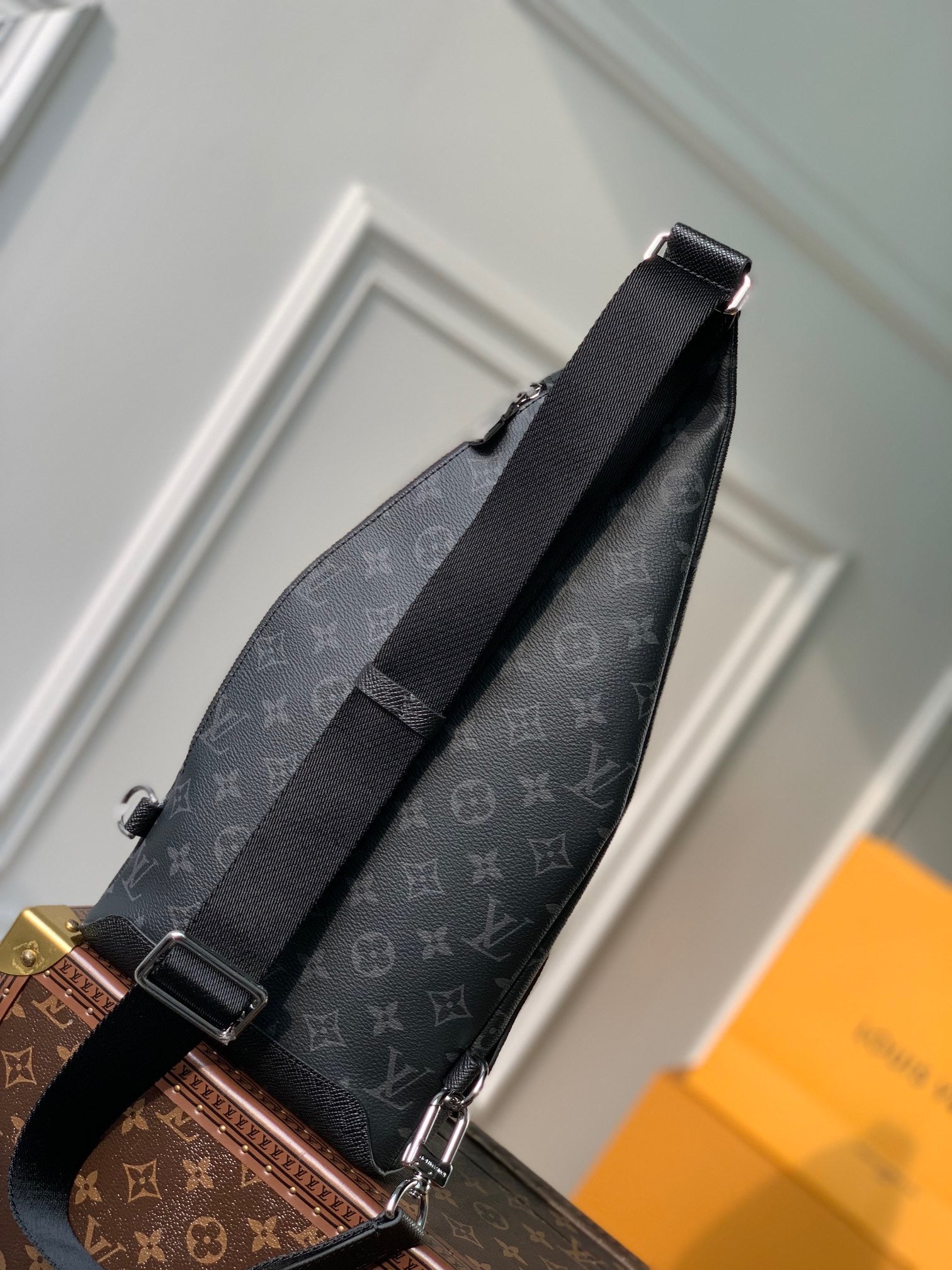 LOU DUO SLING BAG