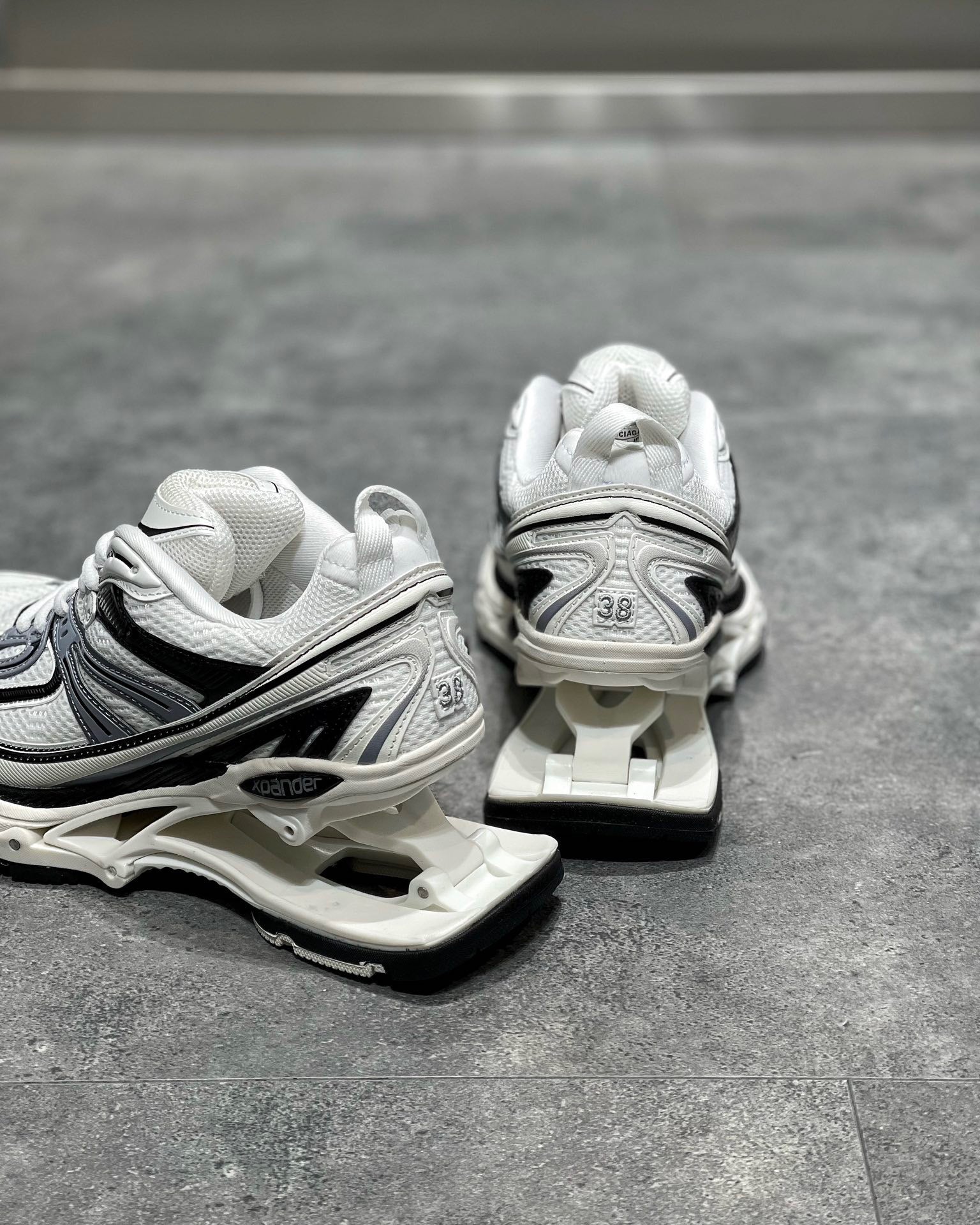 BAL X-PANDER TRAINERS
