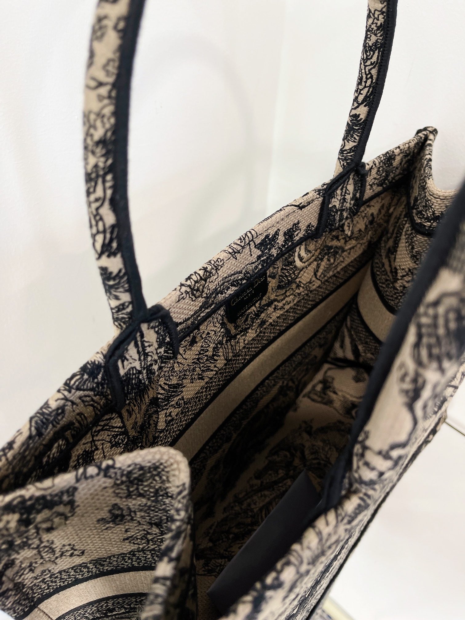 CD MEDIUM BOOK TOTE BAG