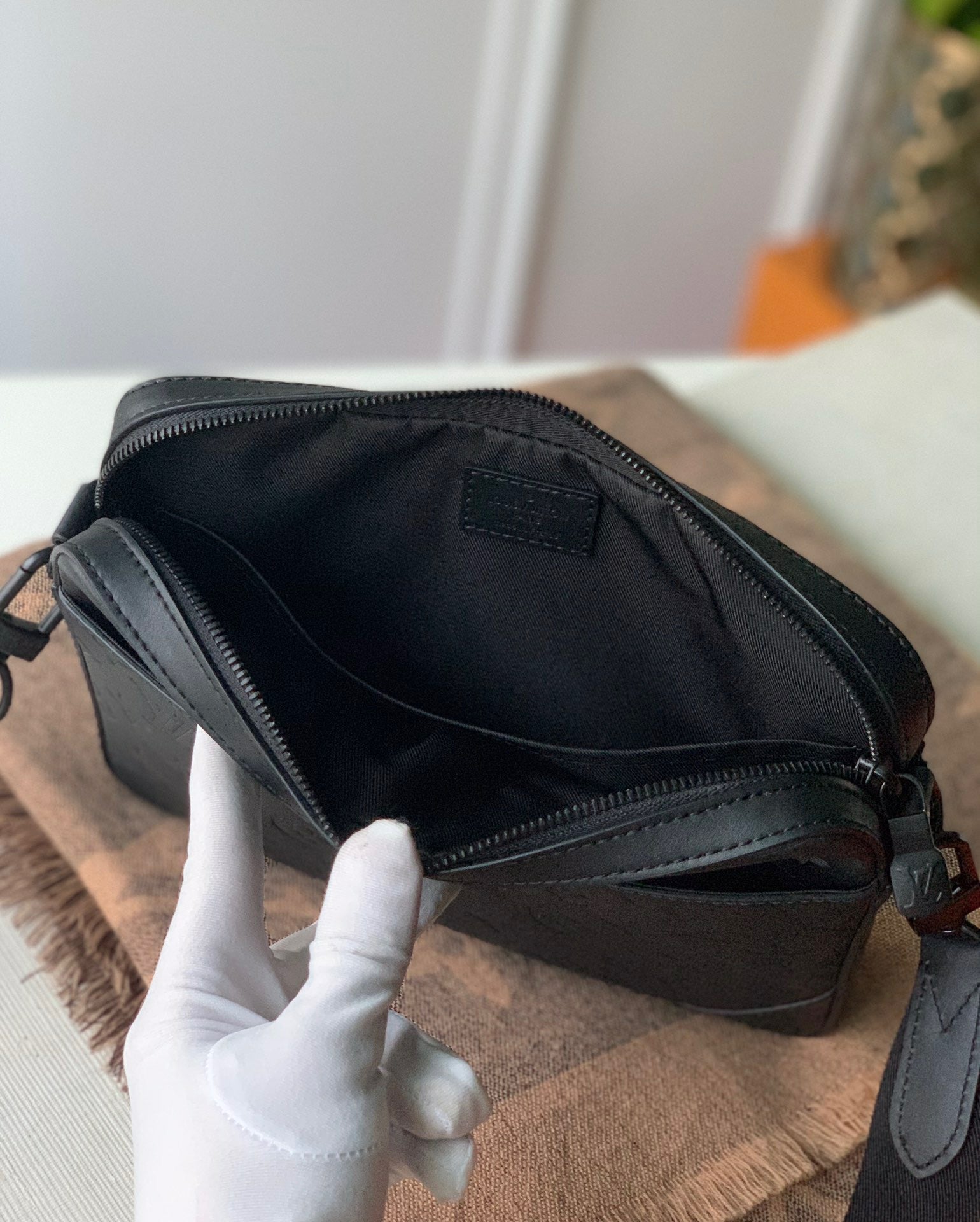 LOU DUO MESSENGER BAG