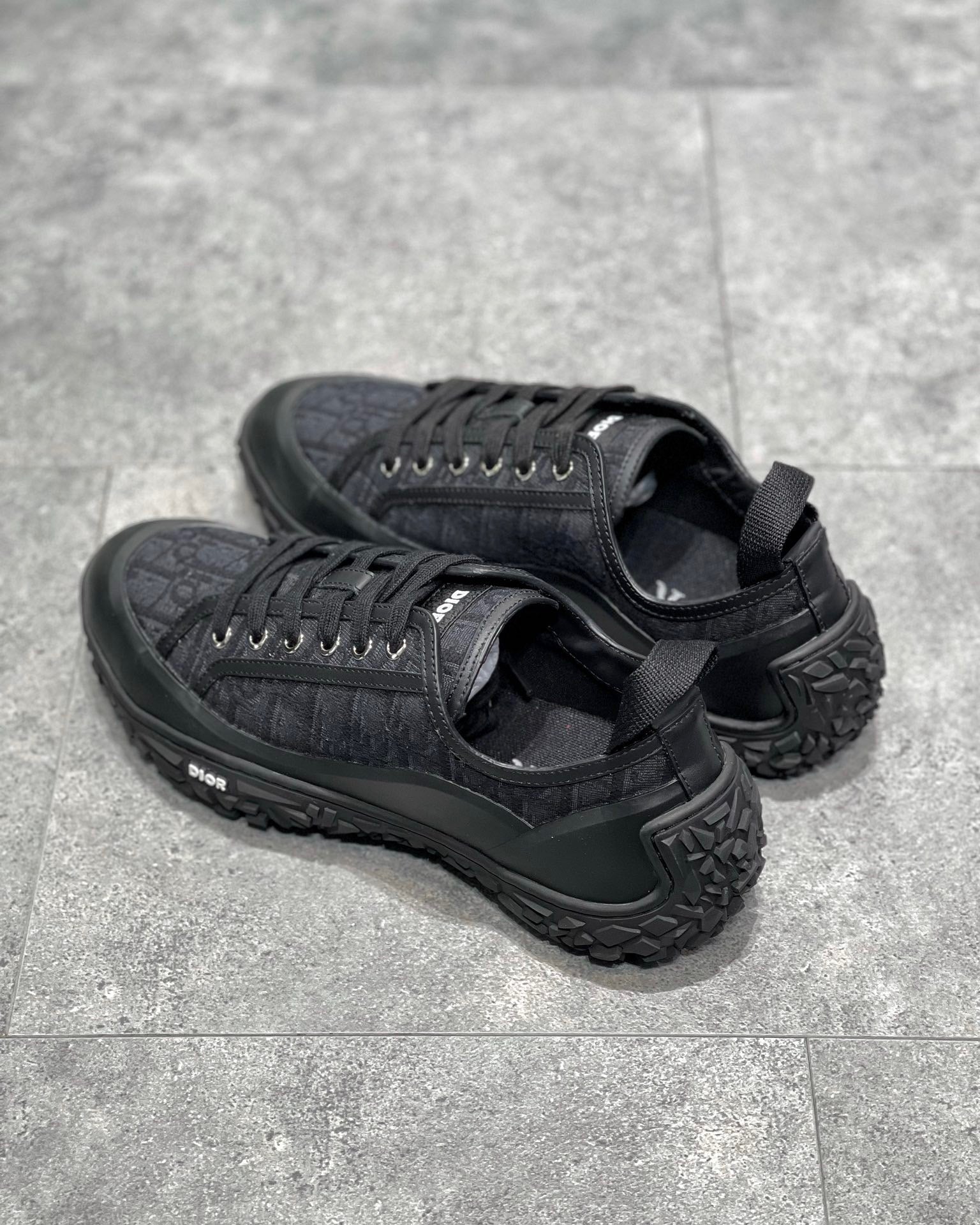 CD B28 SNEAKERS
