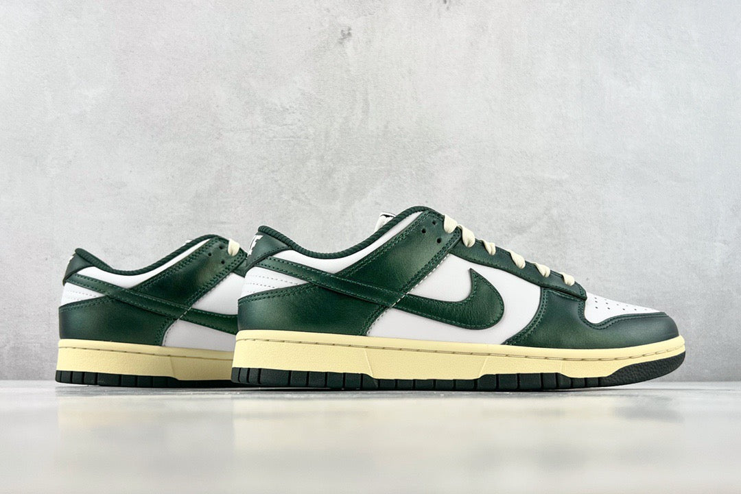 DUNK LOW VINTAGE GREEN