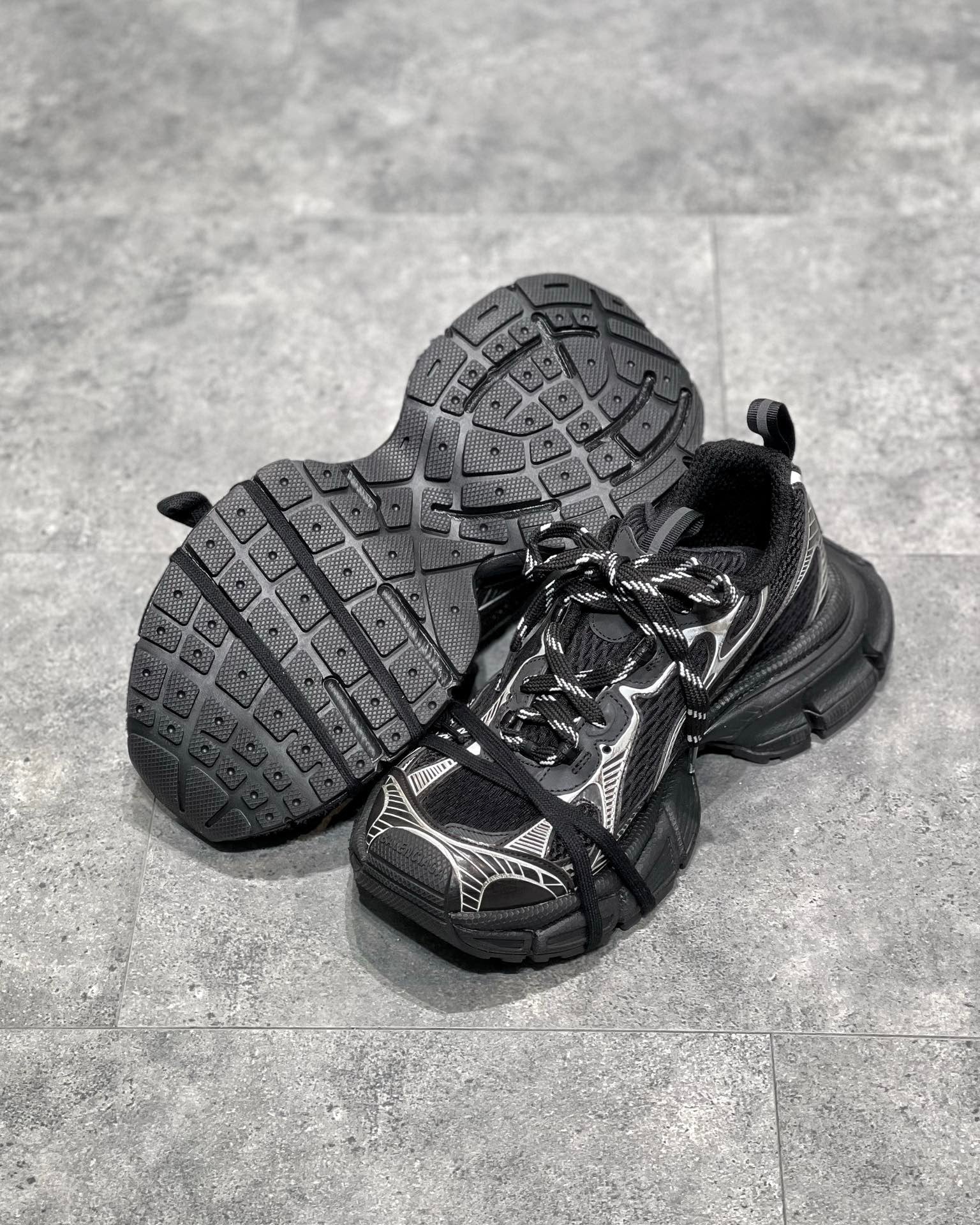 BAL 3XL TRAINERS
