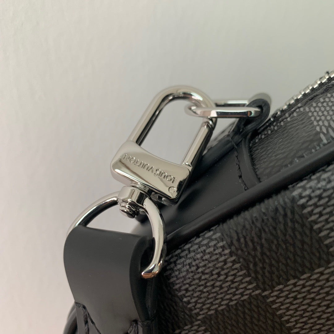 LOU POCHETTE KASAI
