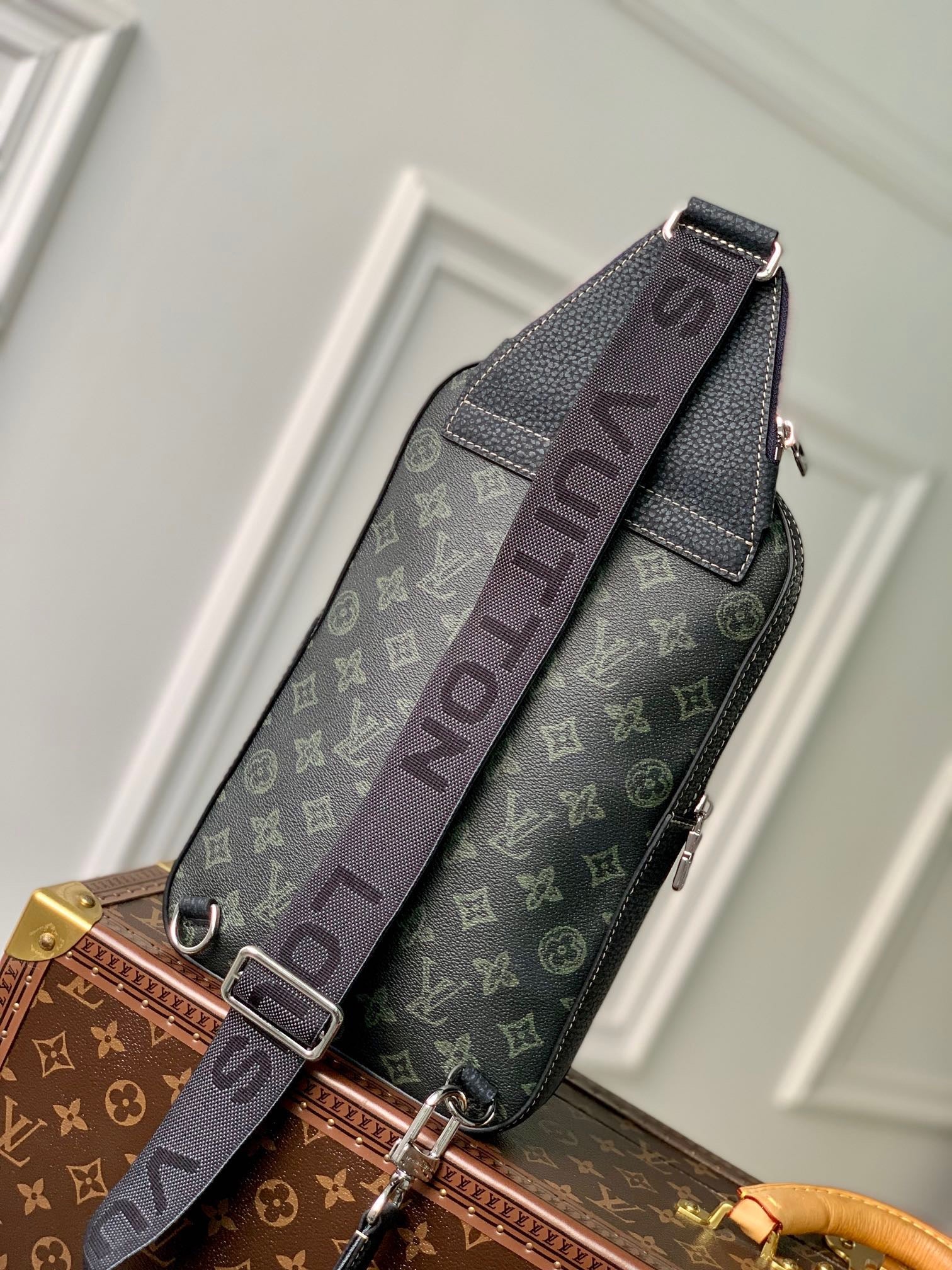 LOU AVENUE SLINGBAG