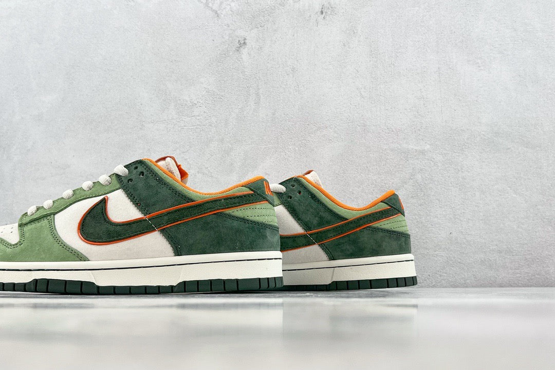 DUNK LOW x OTOMO KATUSHIRO