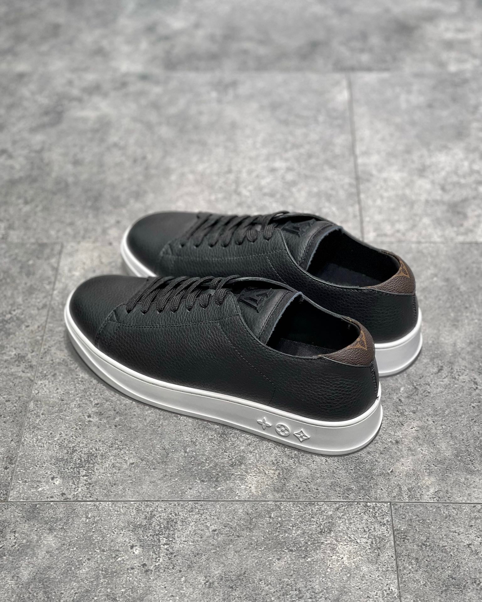 LOU RESORT TRAINERS