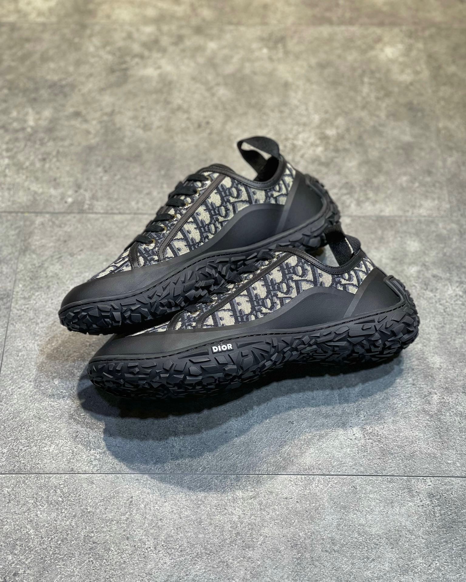 CD B28 SNEAKERS