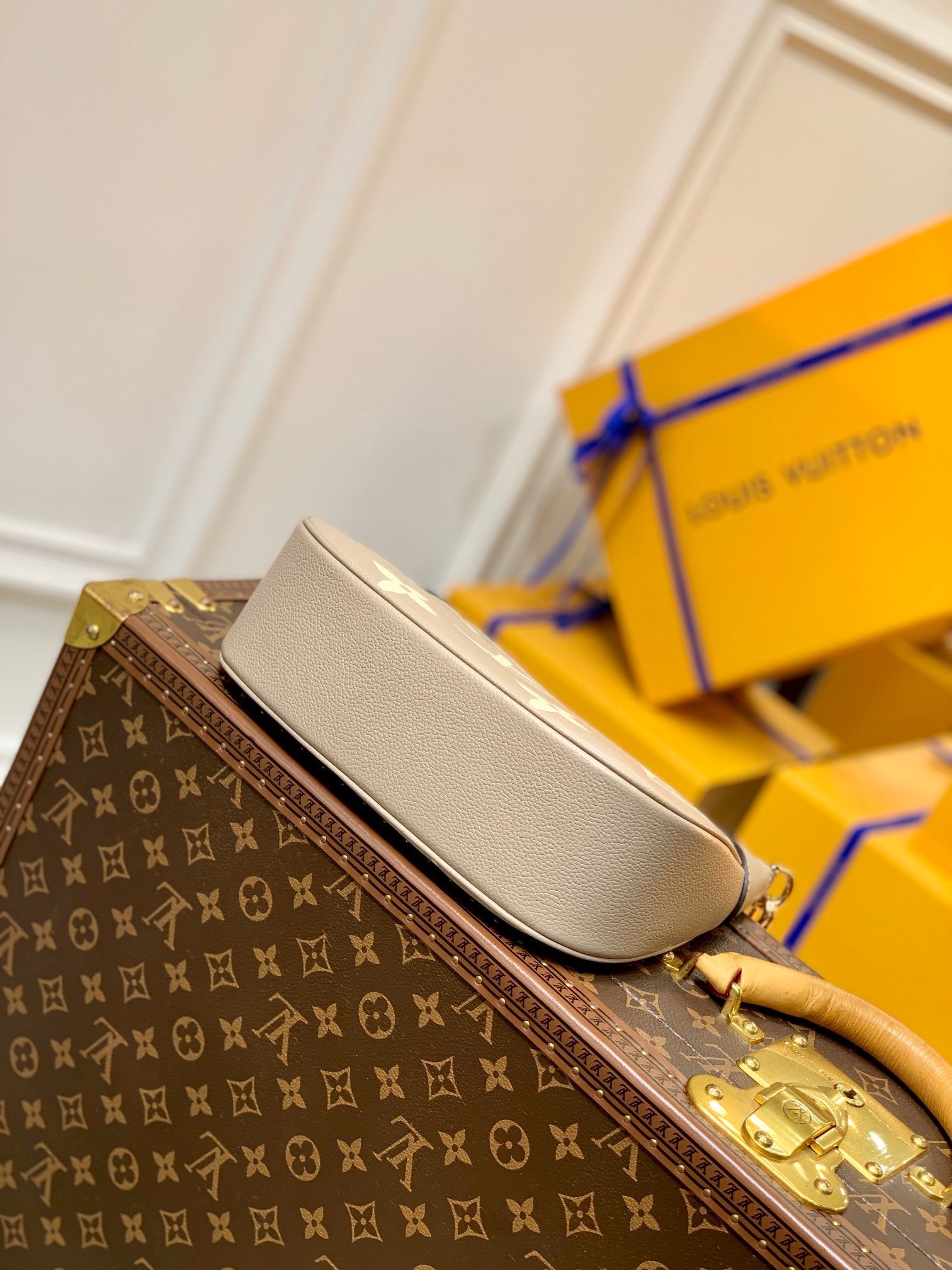 LOU BAGATELLE BAG