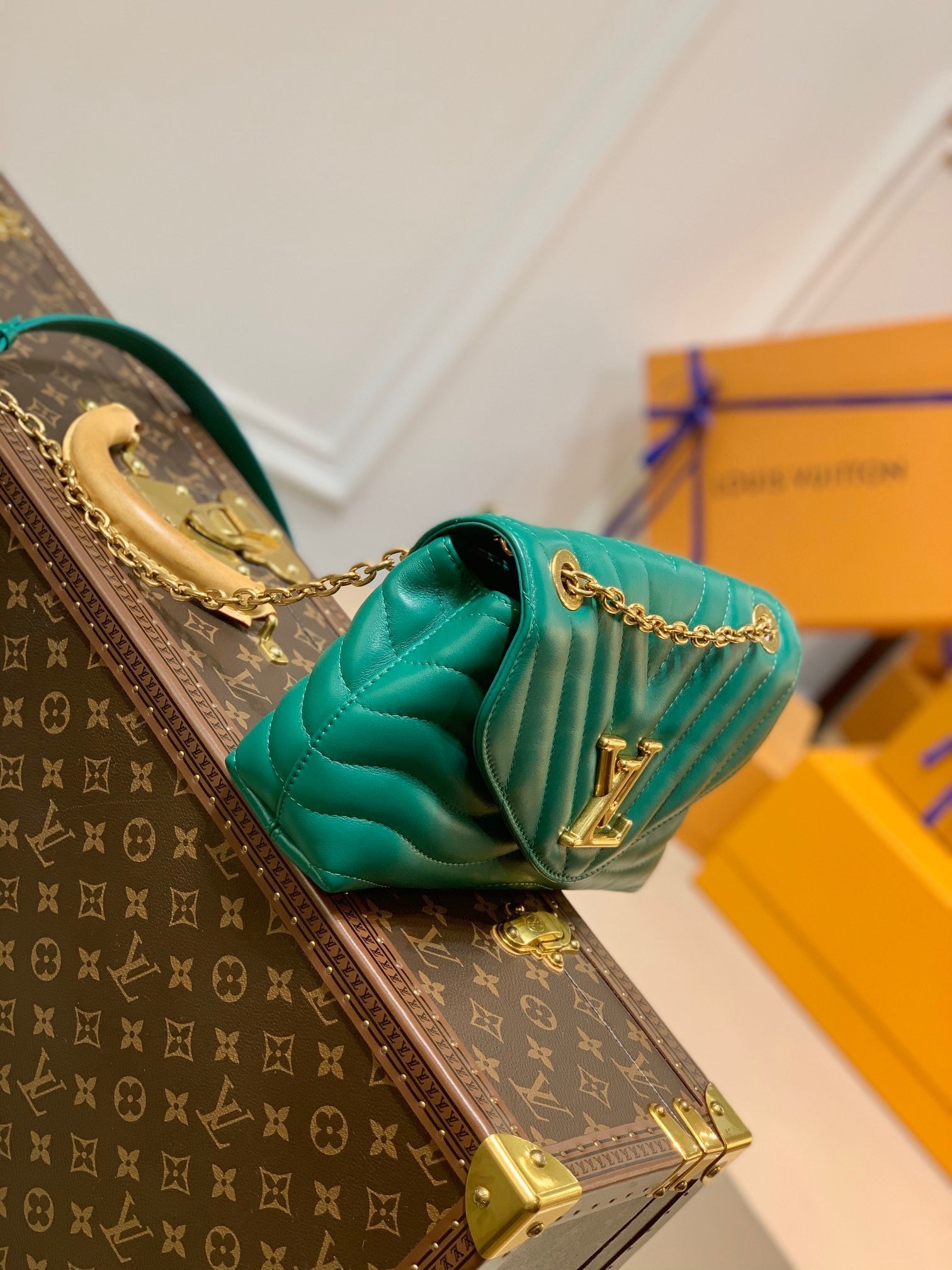 LOU NEW WAVE CHAIN BAG