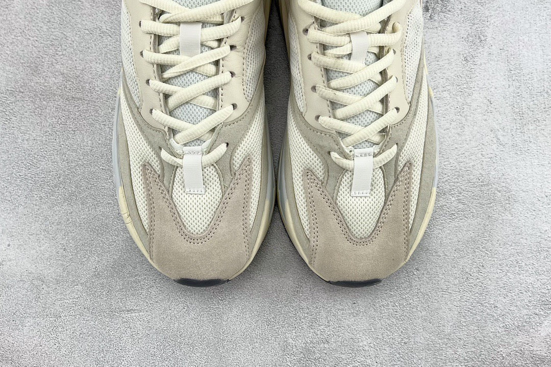 YEEZY BOOST 700