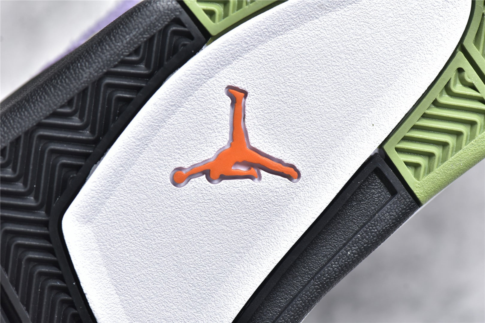 NIKE JORDAN 4 RETRO