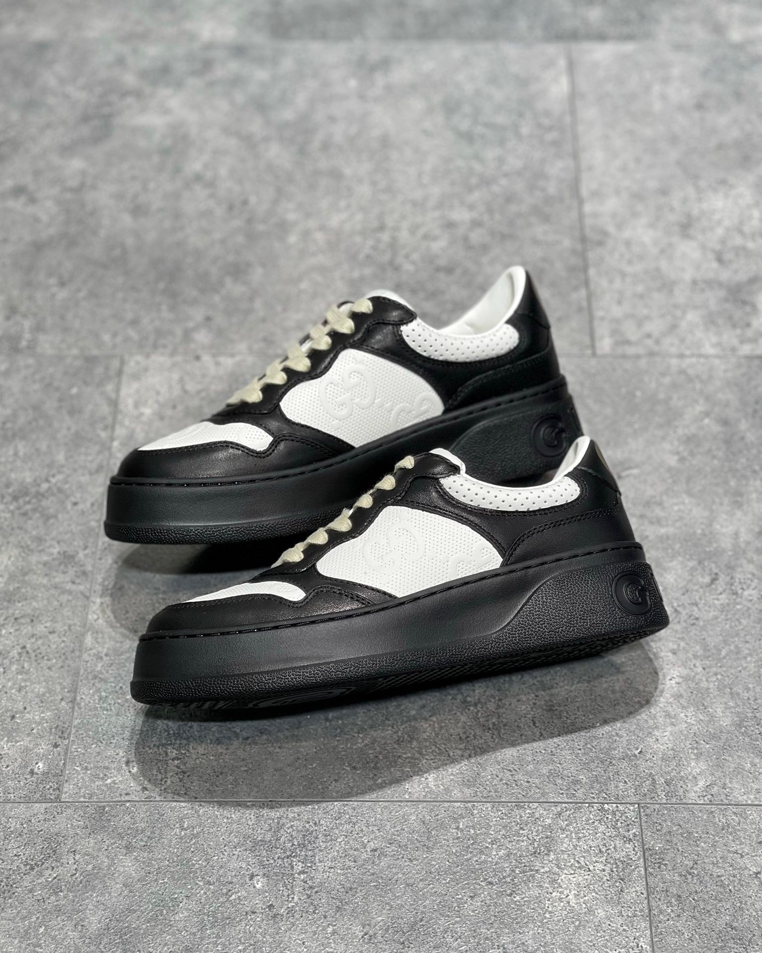 GG EMBOSSED SNEAKER