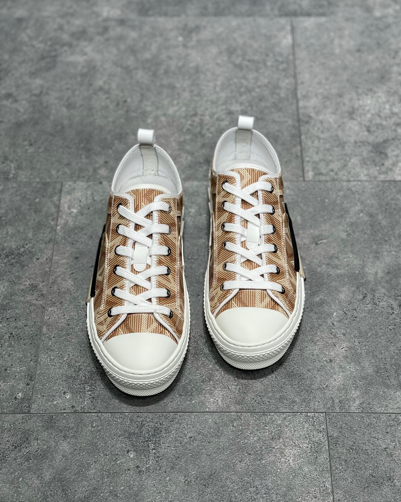 CD B23 SNEAKERS