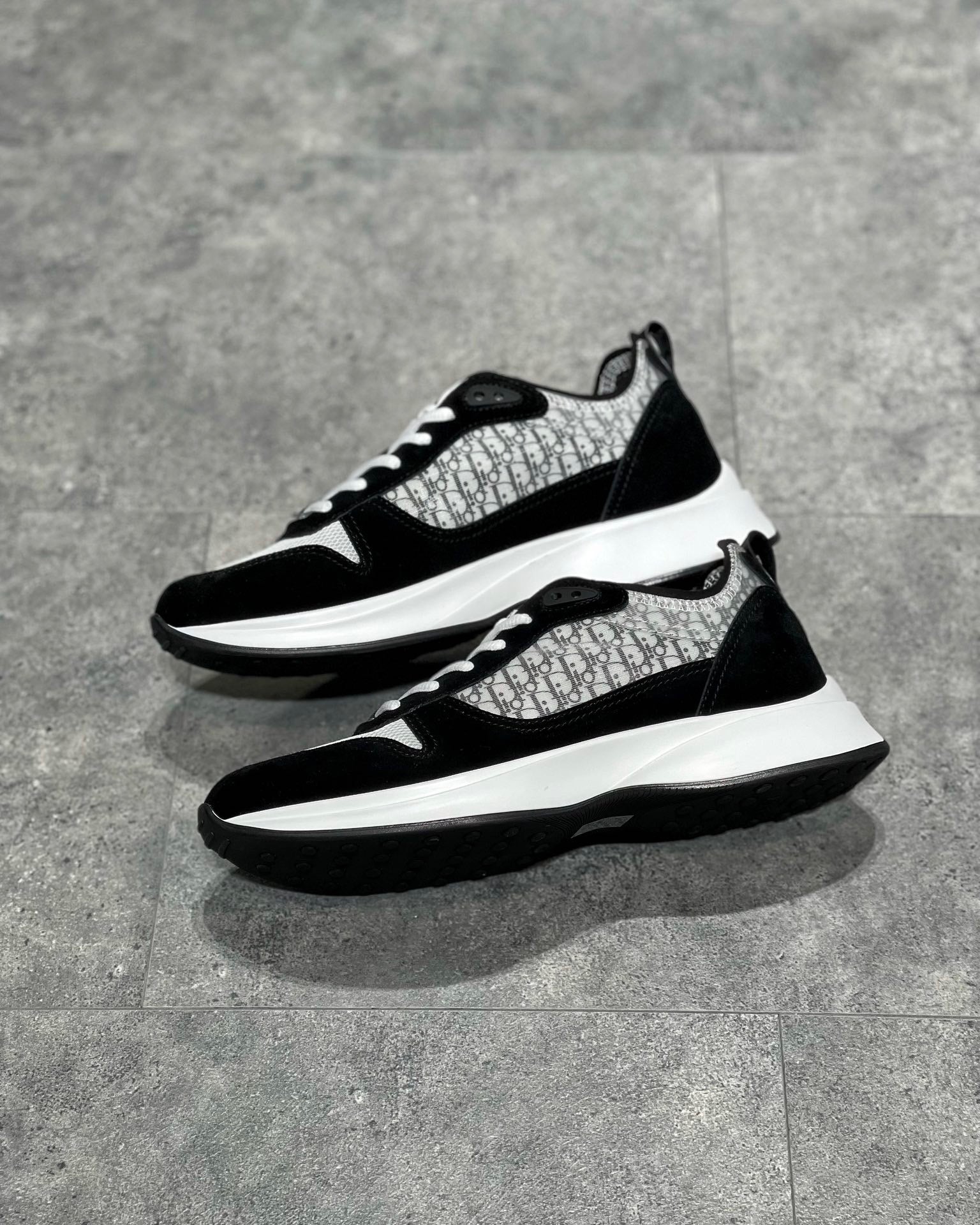 CD B25 SNEAKERS
