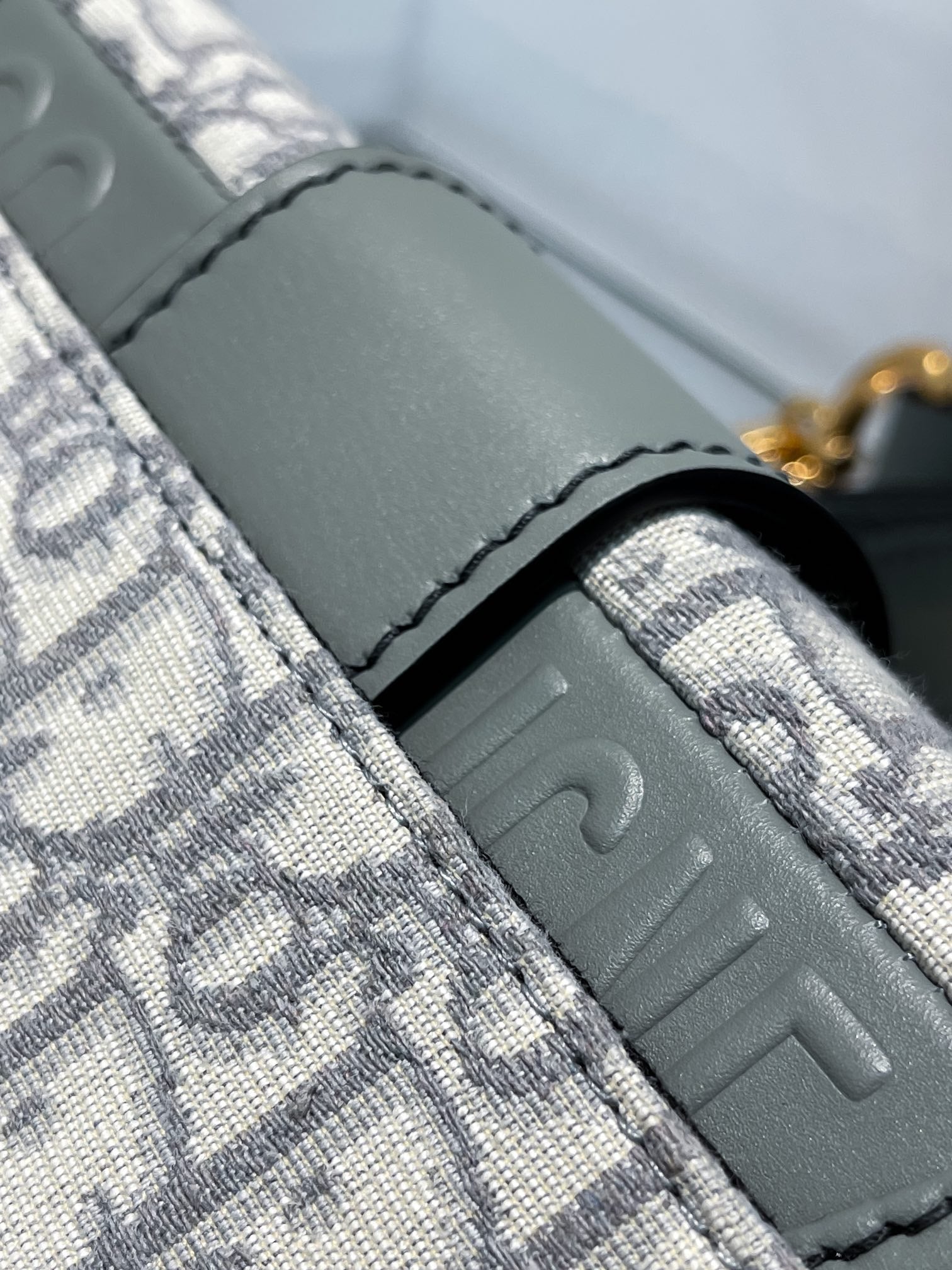 CD 30 MONTAIGNE BOX BAG