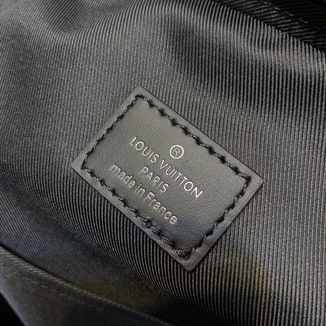 LOU AVENUE SLING BAG