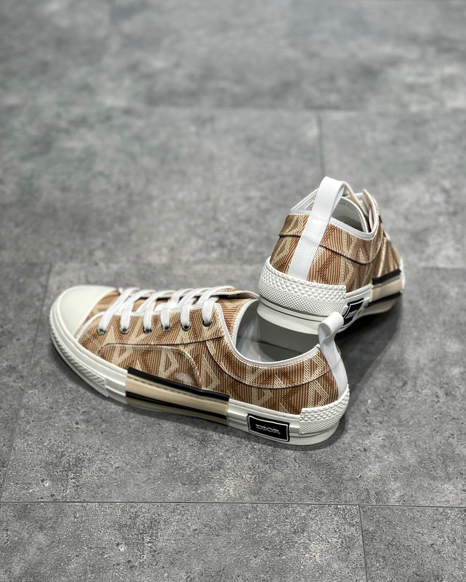 CD B23 SNEAKERS