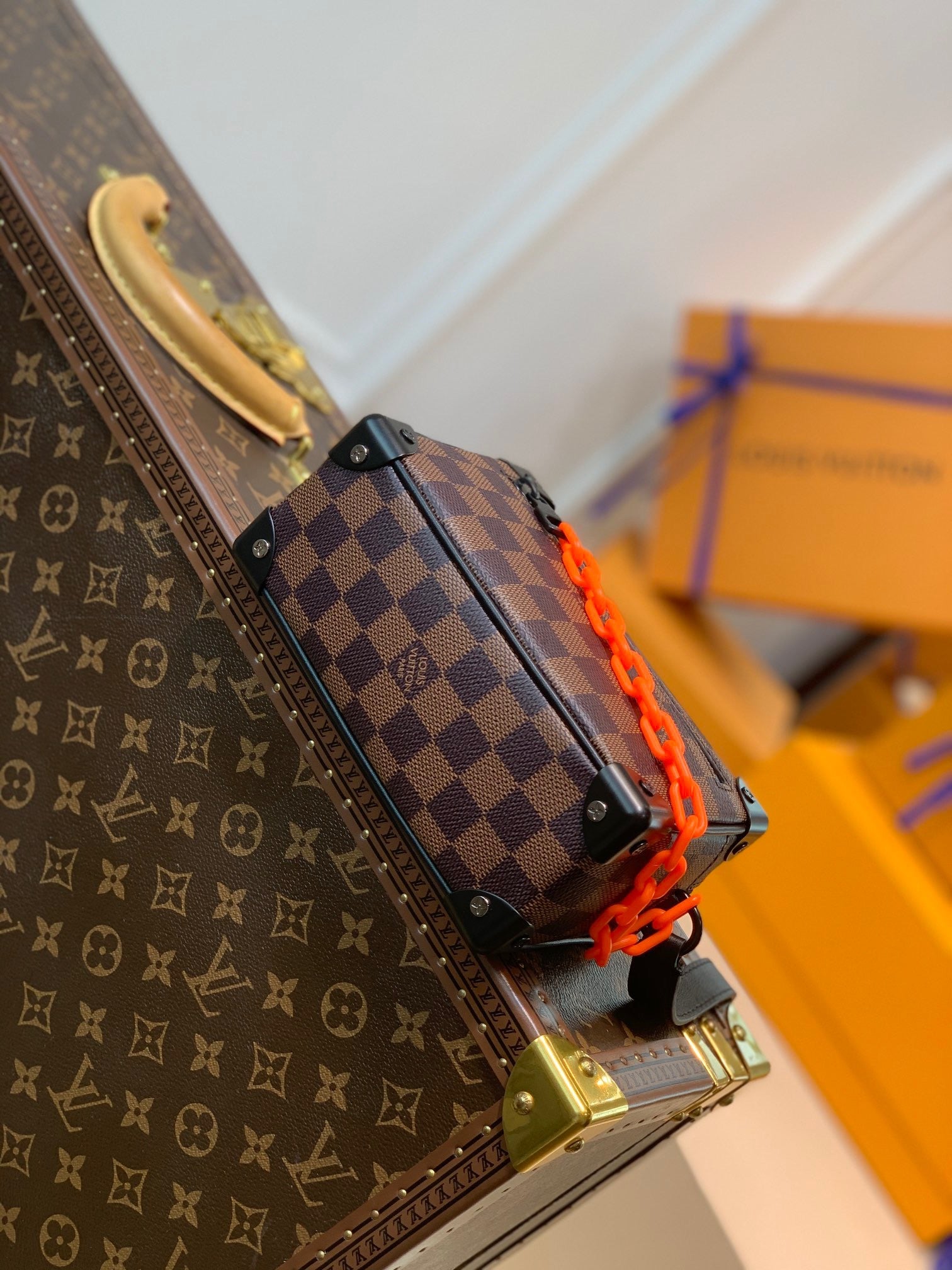 LOU SOFT TRUNK BAG