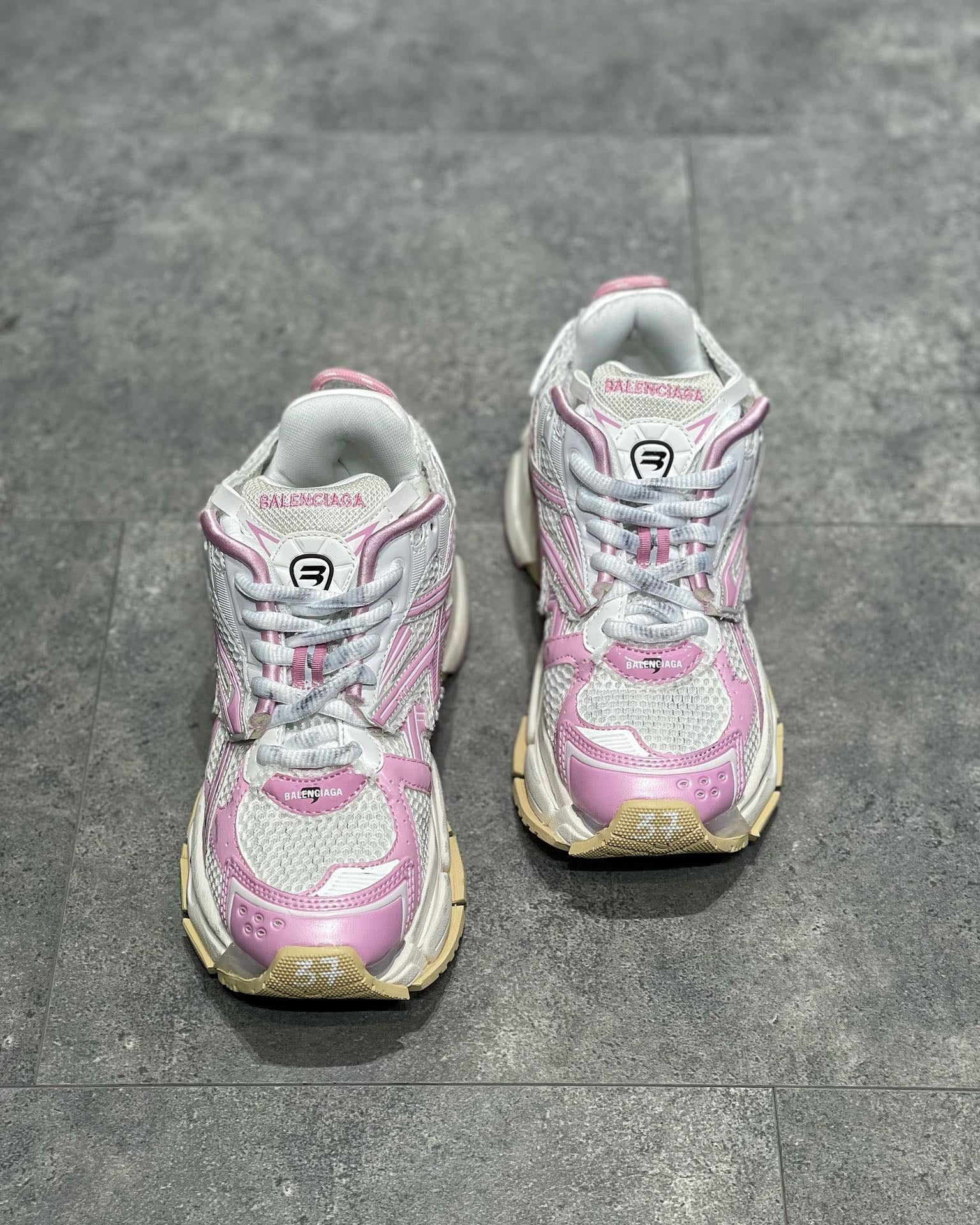 BAL RUNNER TRAINERS