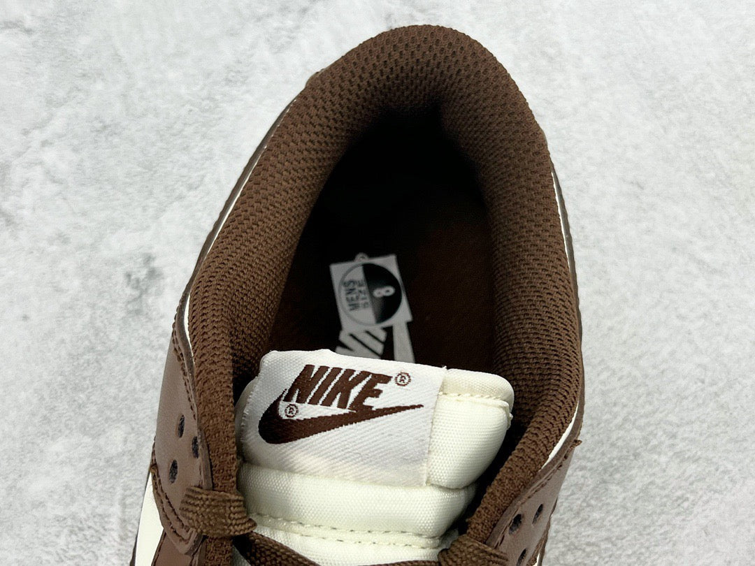 DUNK LOW SURFACES IN BROWN