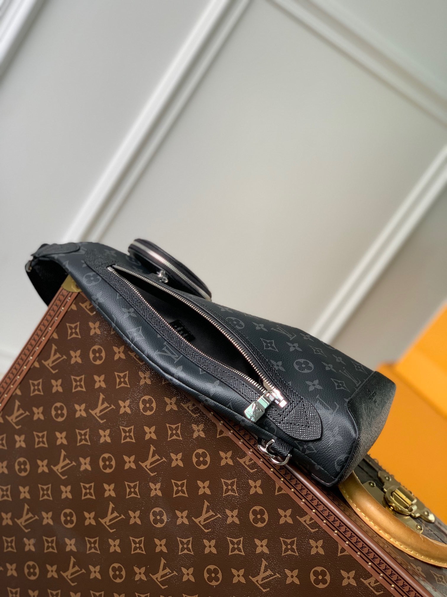 LOU DUO SLING BAG
