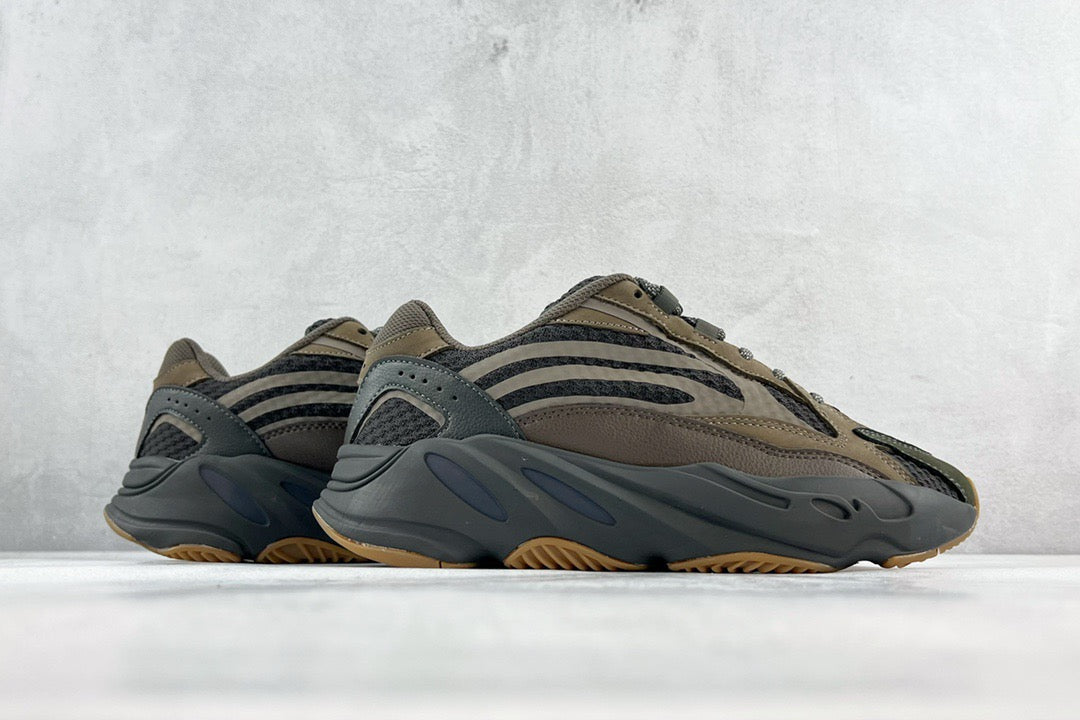 YEEZY BOOST 700 V2