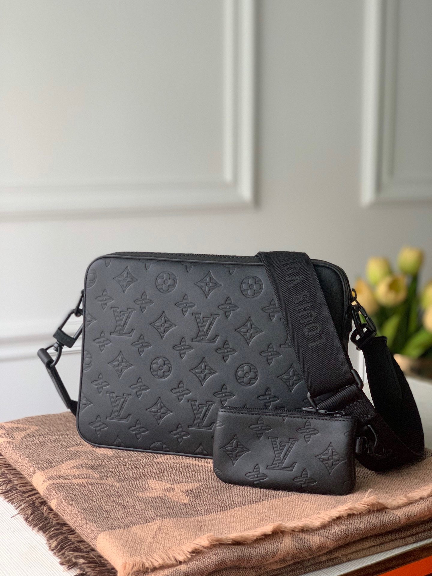 LOU DUO MESSENGER BAG