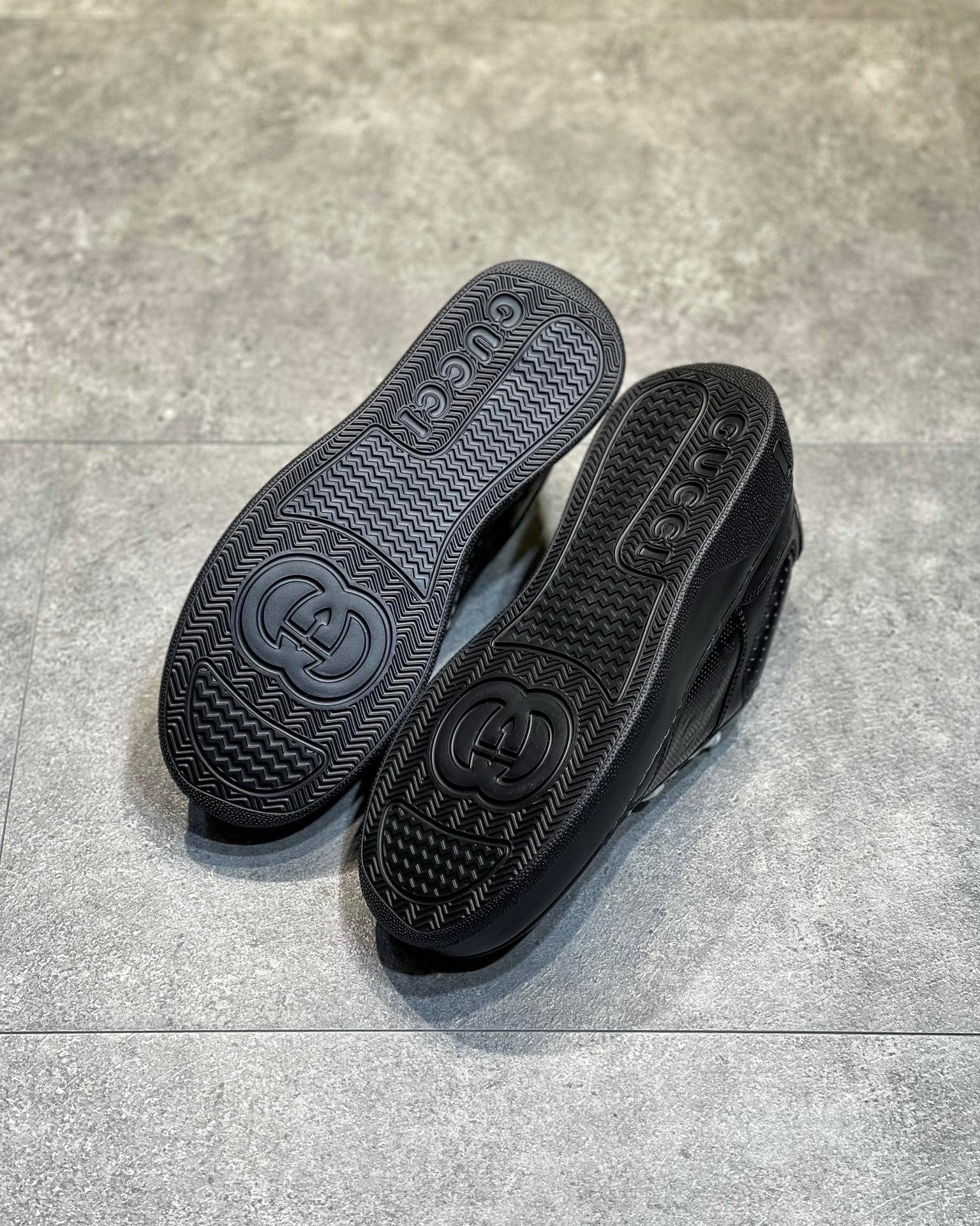 GG EMBOSSED SNEAKER