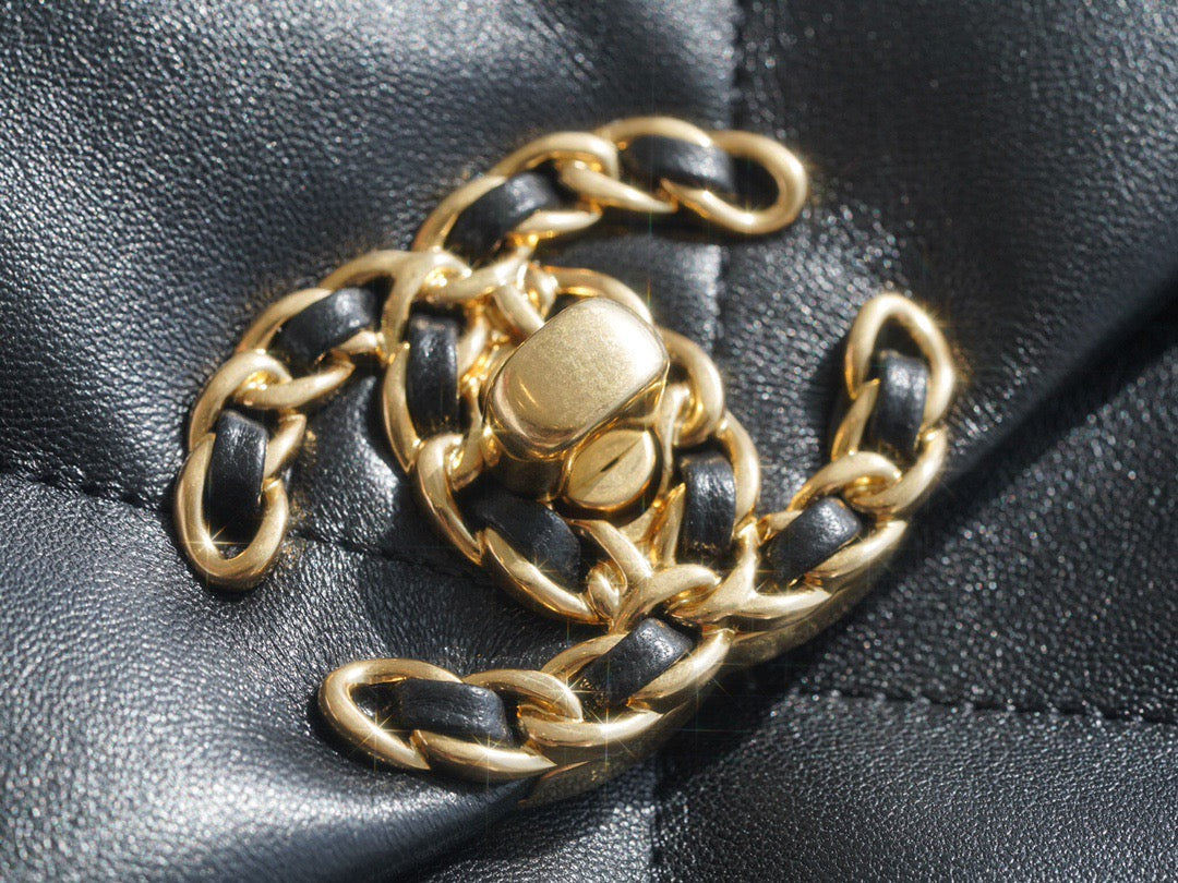 CC 19 LARGE HANDBAG