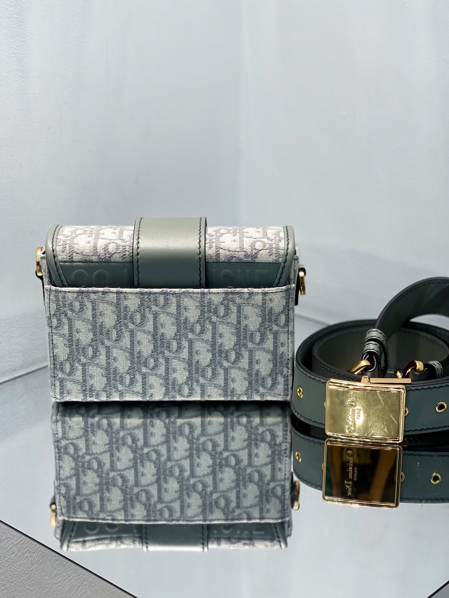 CD 30 MONTAIGNE BOX BAG