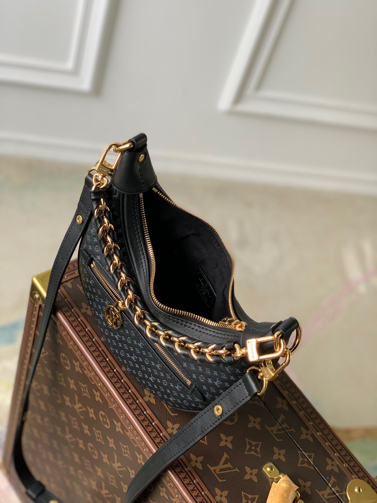 LOU LOOP BAGUETTE BAG