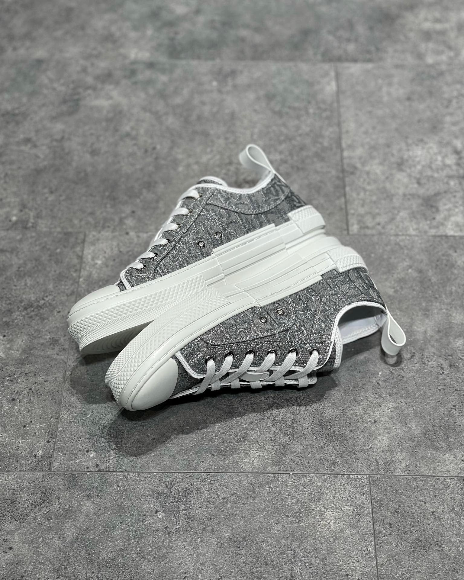 CD B23 SNEAKERS