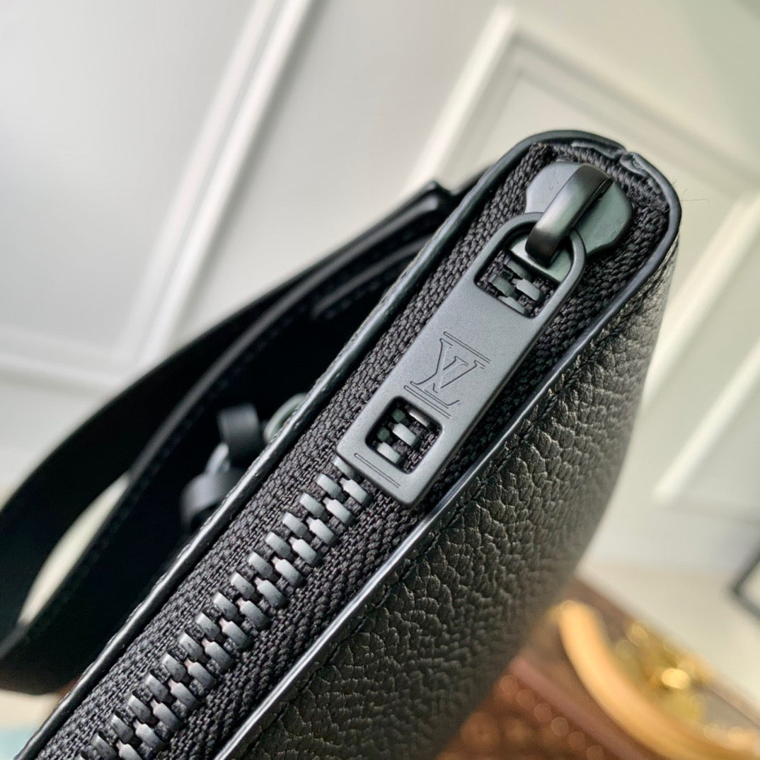 LOU TAKEOFF POUCH
