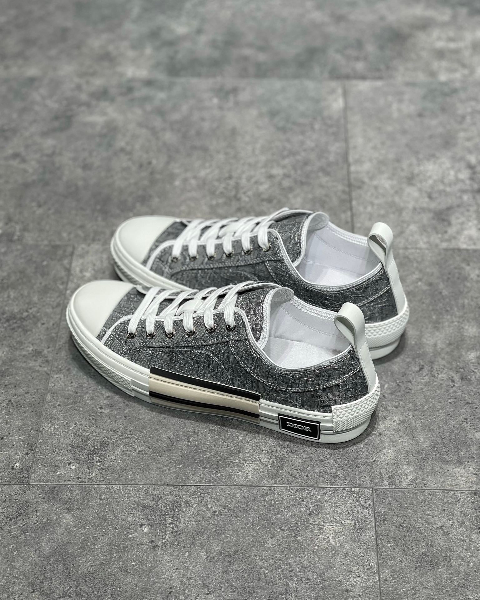 CD B23 SNEAKERS
