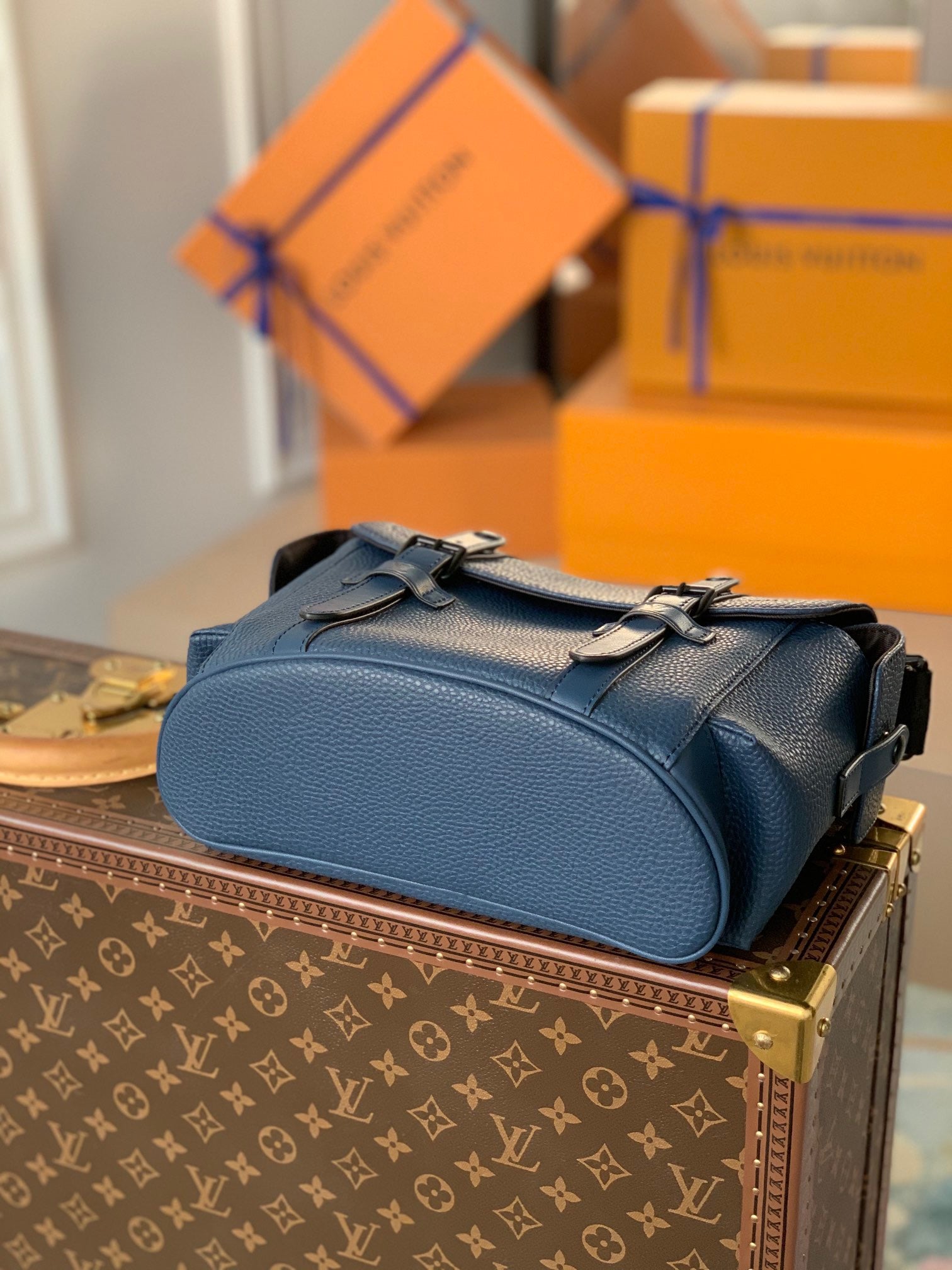 LOU CHRISTOPHER MESSENGER BAG