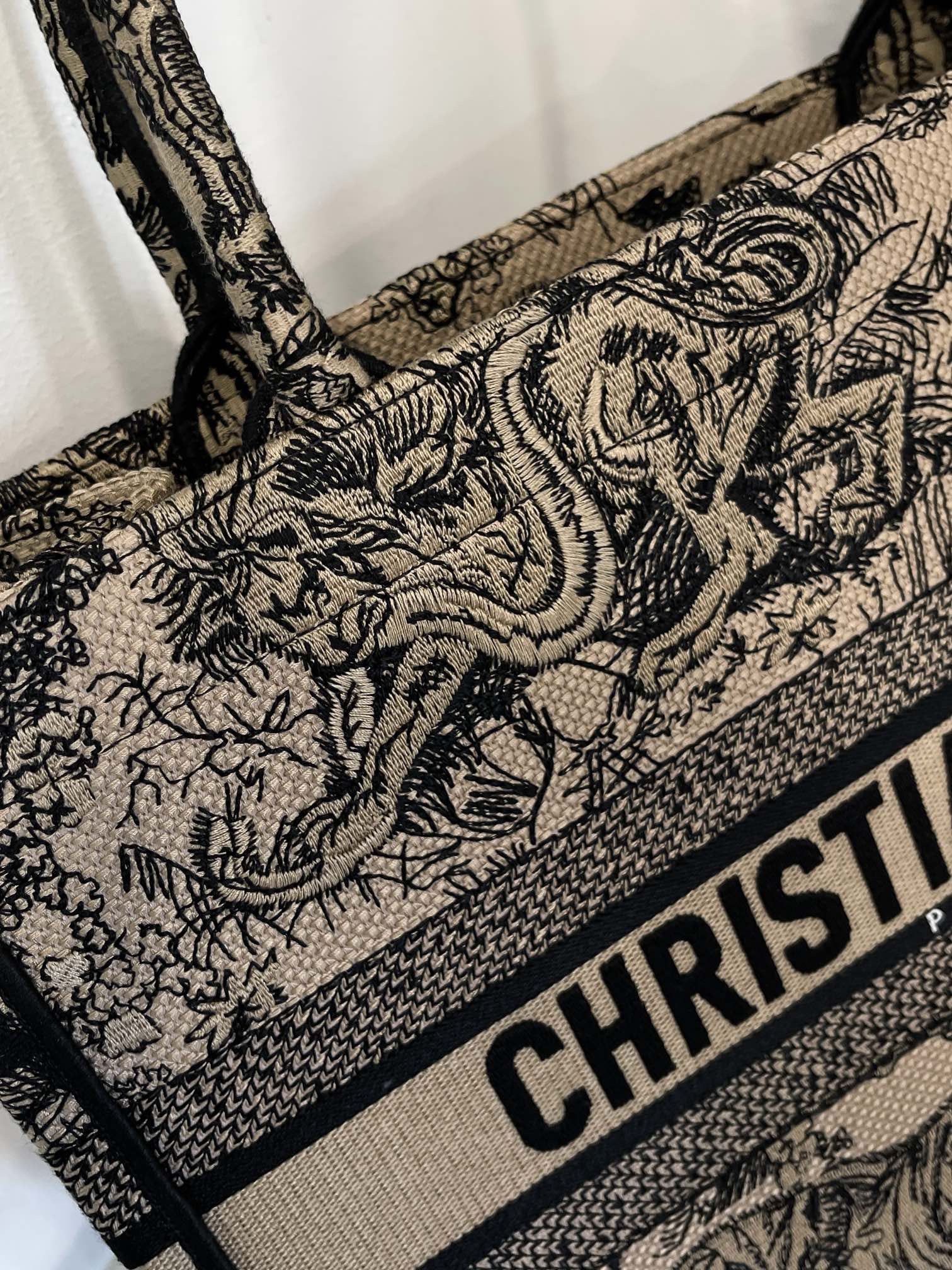 CD MEDIUM BOOK TOTE BAG