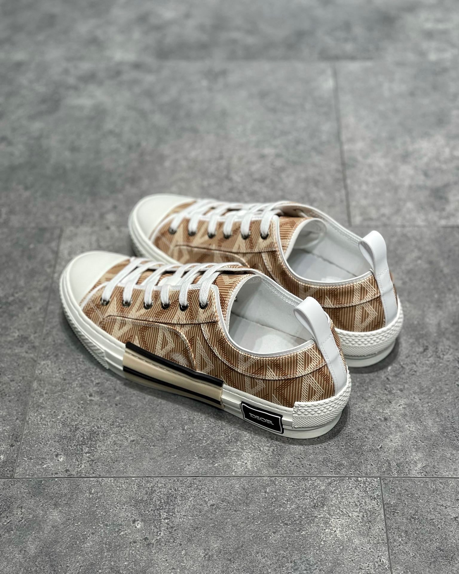 CD B23 SNEAKERS