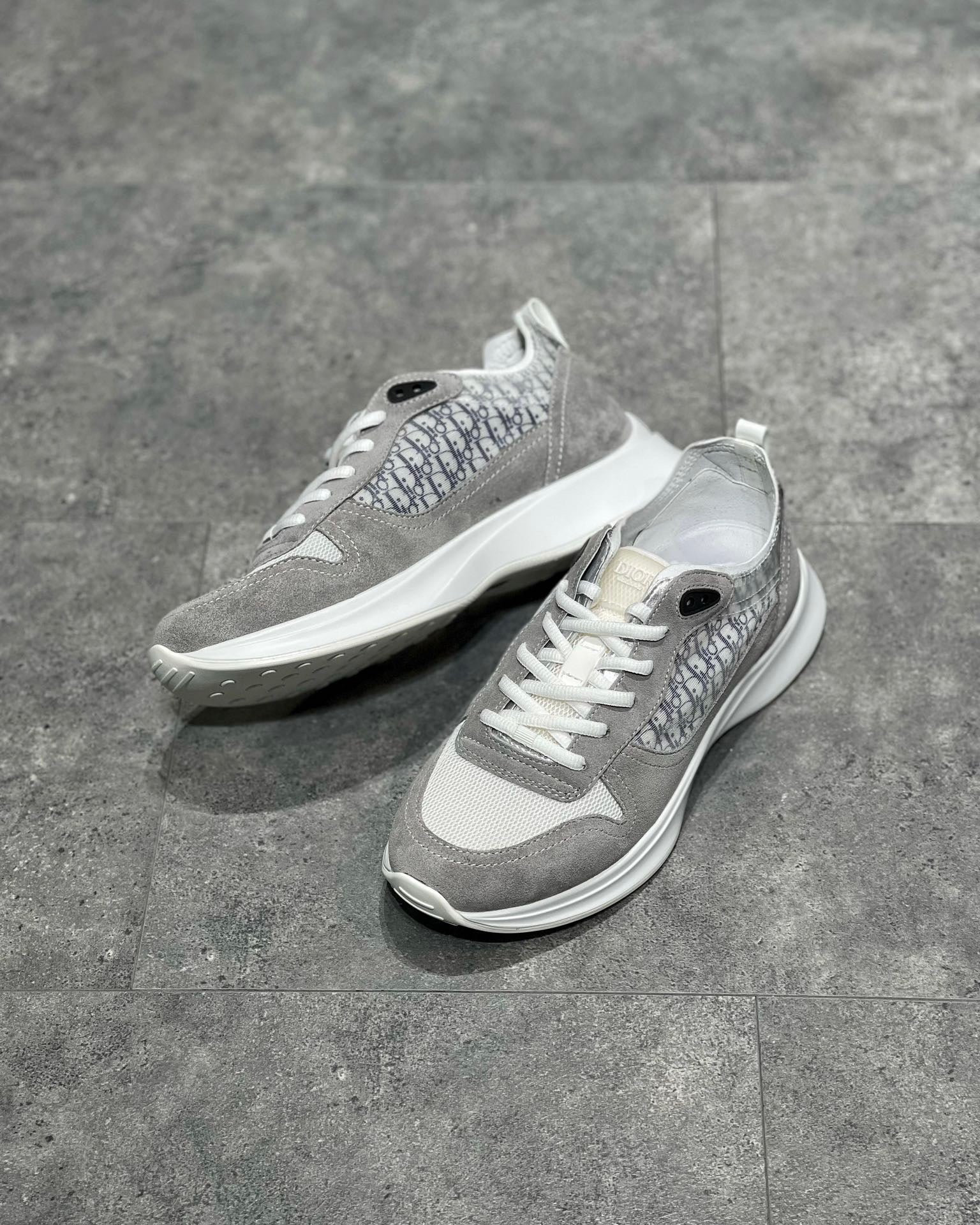 CD B25 SNEAKERS