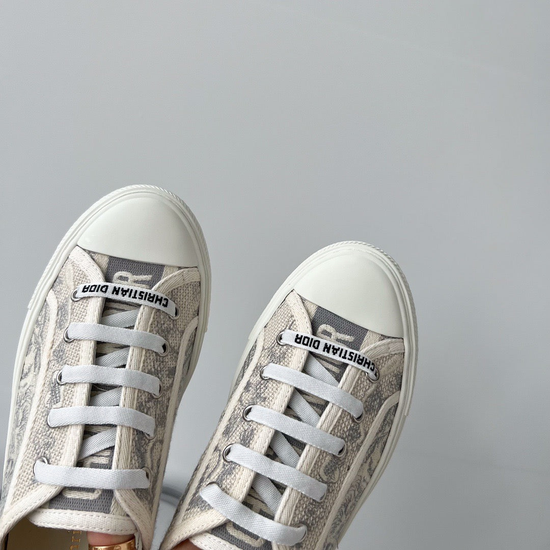 CD WALKN SNEAKER
