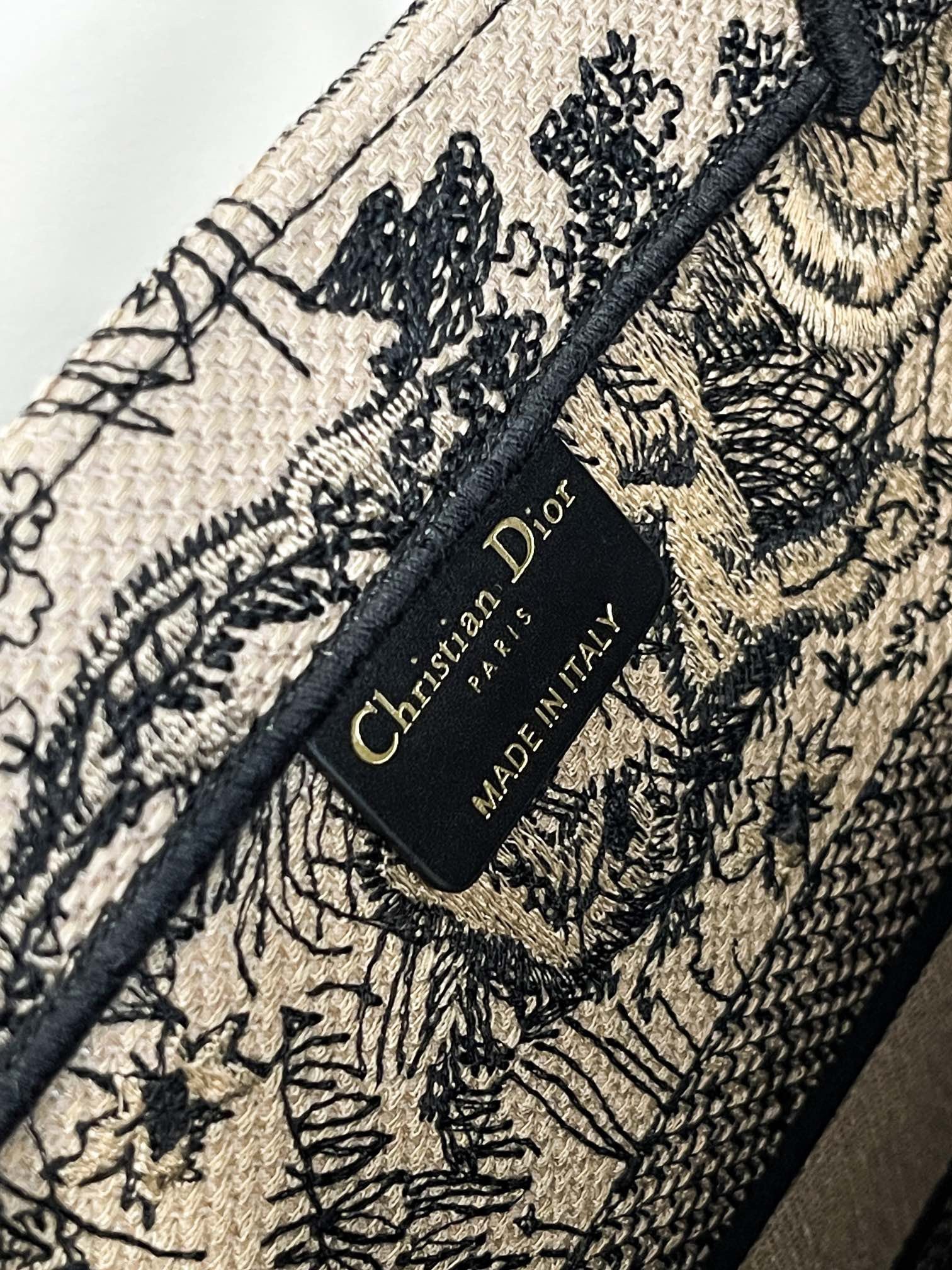 CD MEDIUM BOOK TOTE BAG