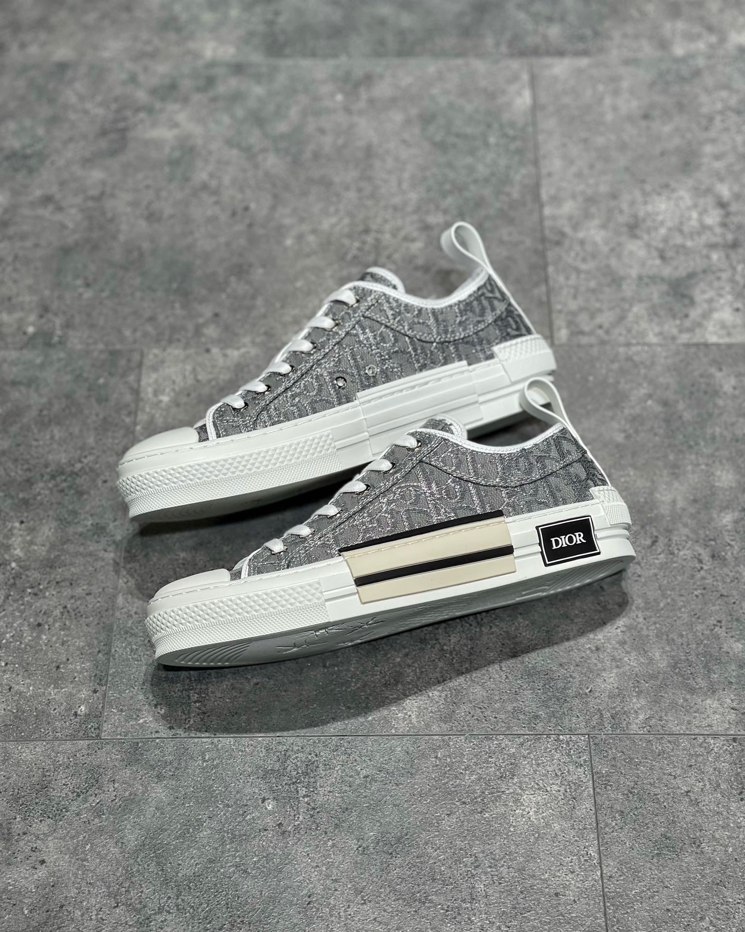 CD B23 SNEAKERS