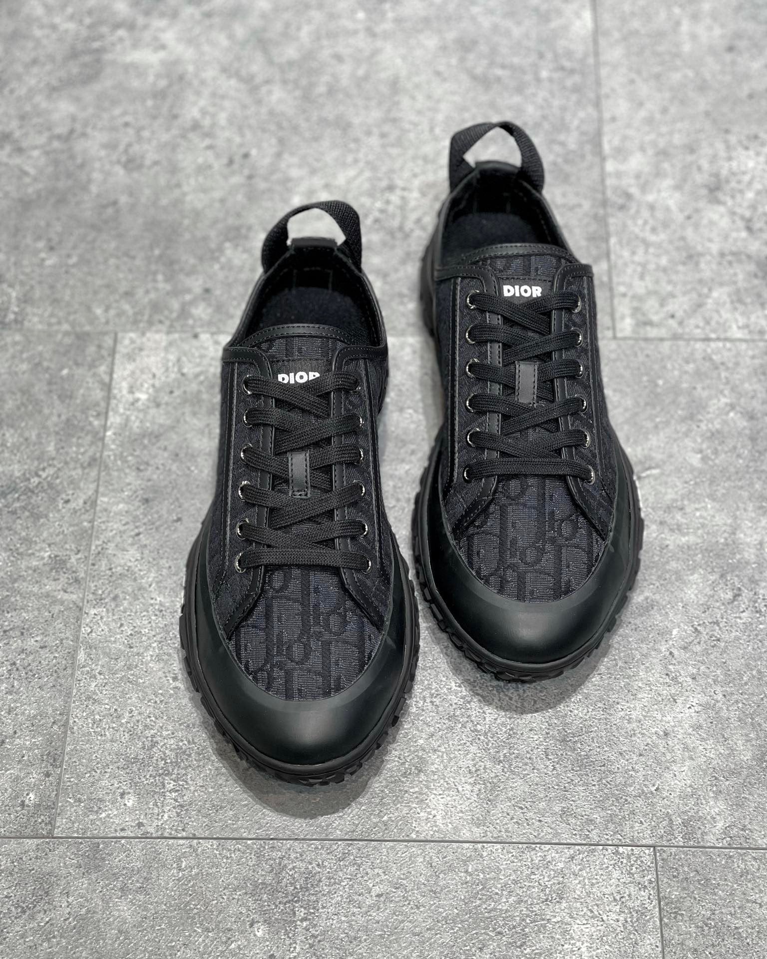 CD B28 SNEAKERS
