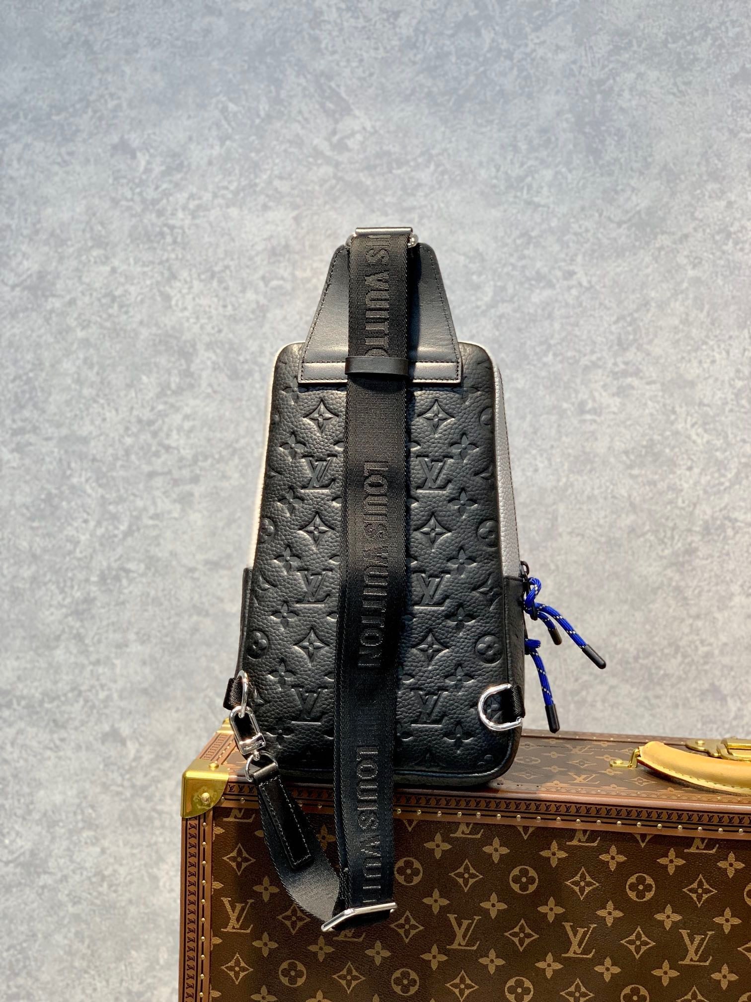 LOU AVENUE SLINGBAG