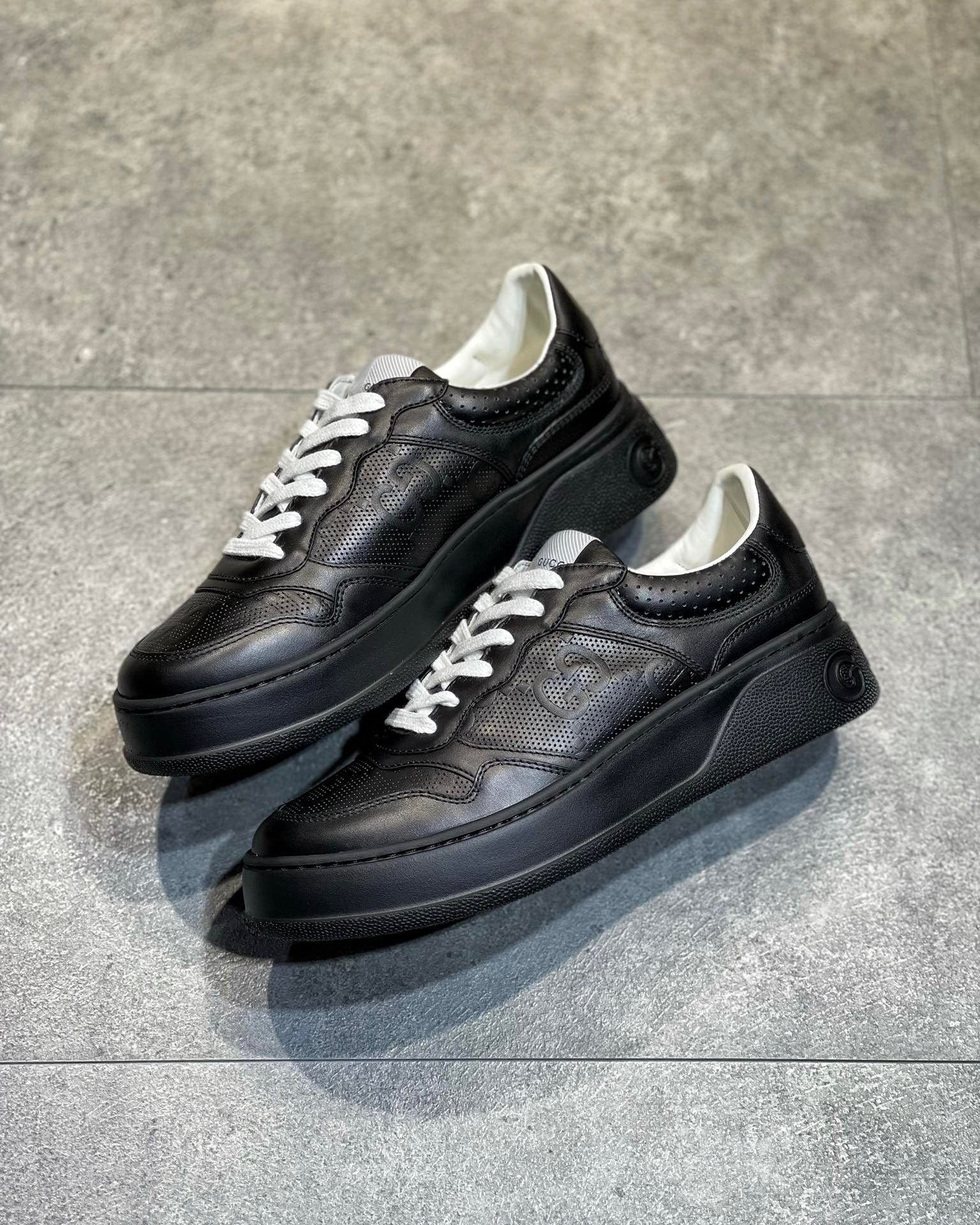 GG EMBOSSED SNEAKER