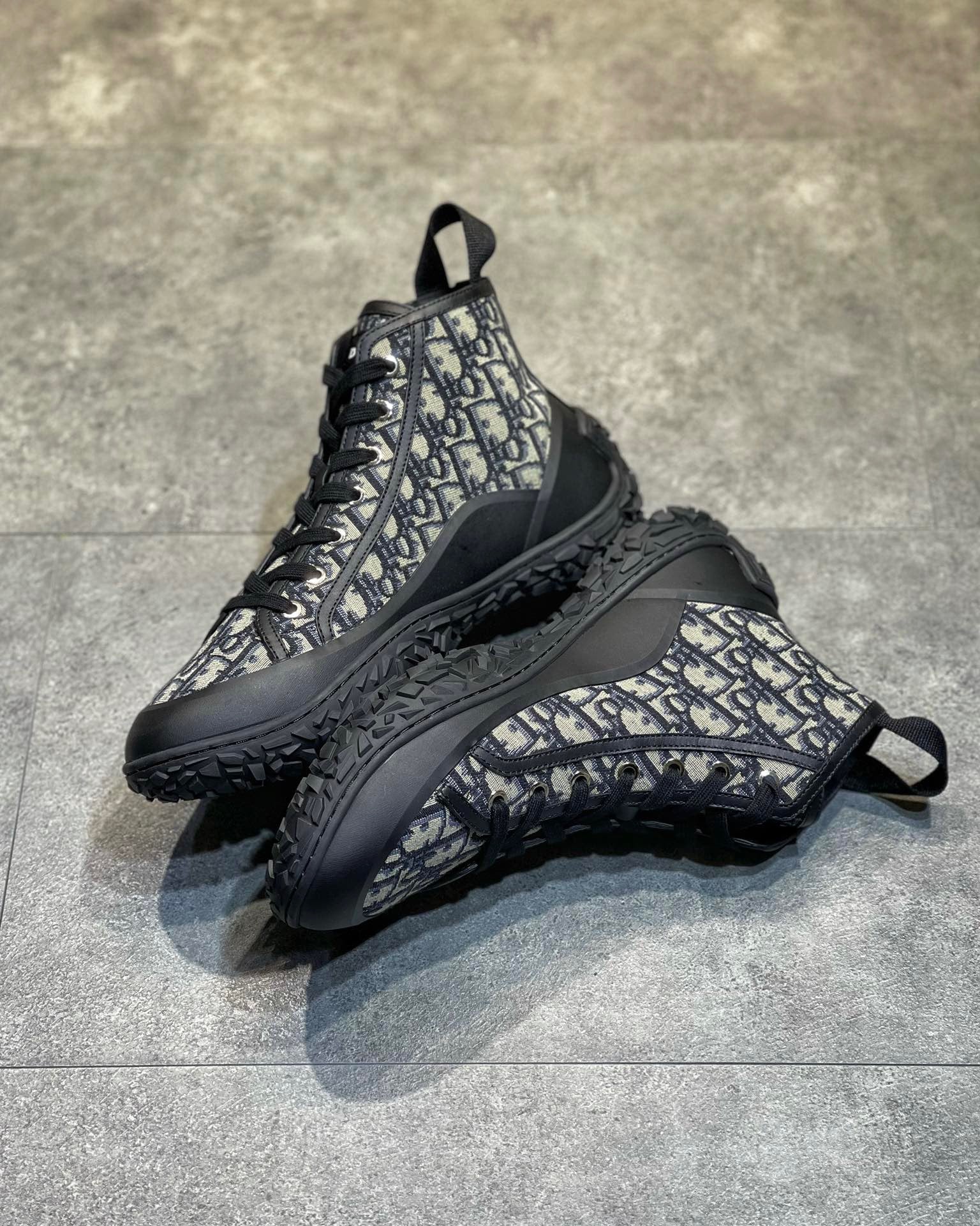 CD B28 SNEAKERS
