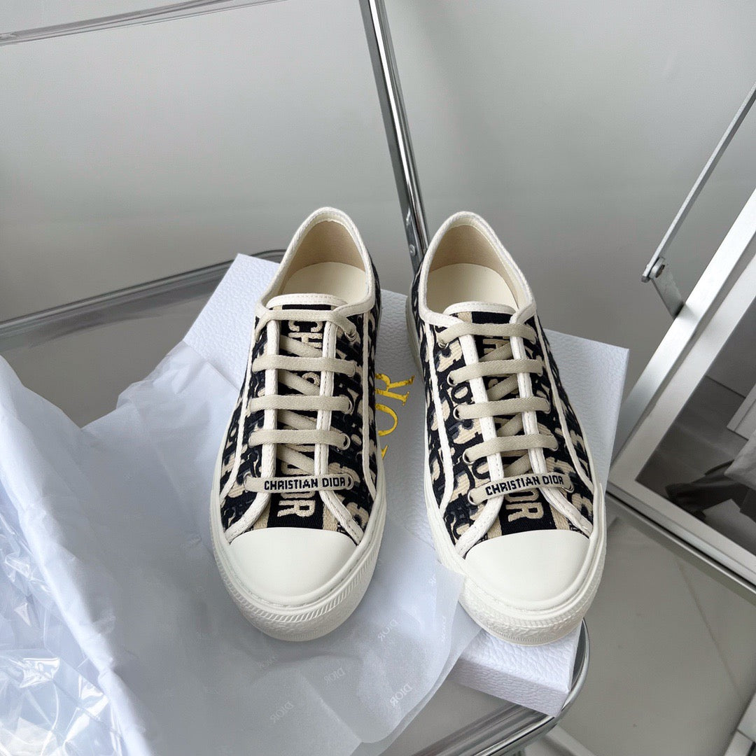 CD WALKN SNEAKER