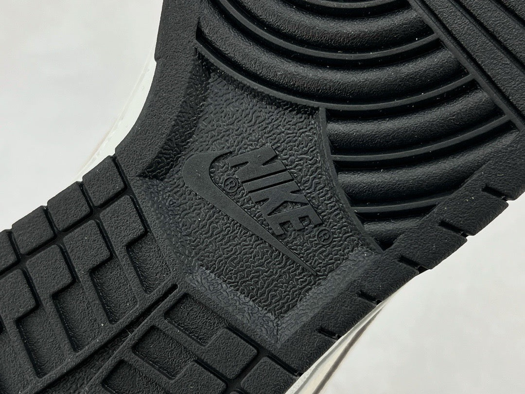DUNK LOW x OTOMO KATUSHIRO