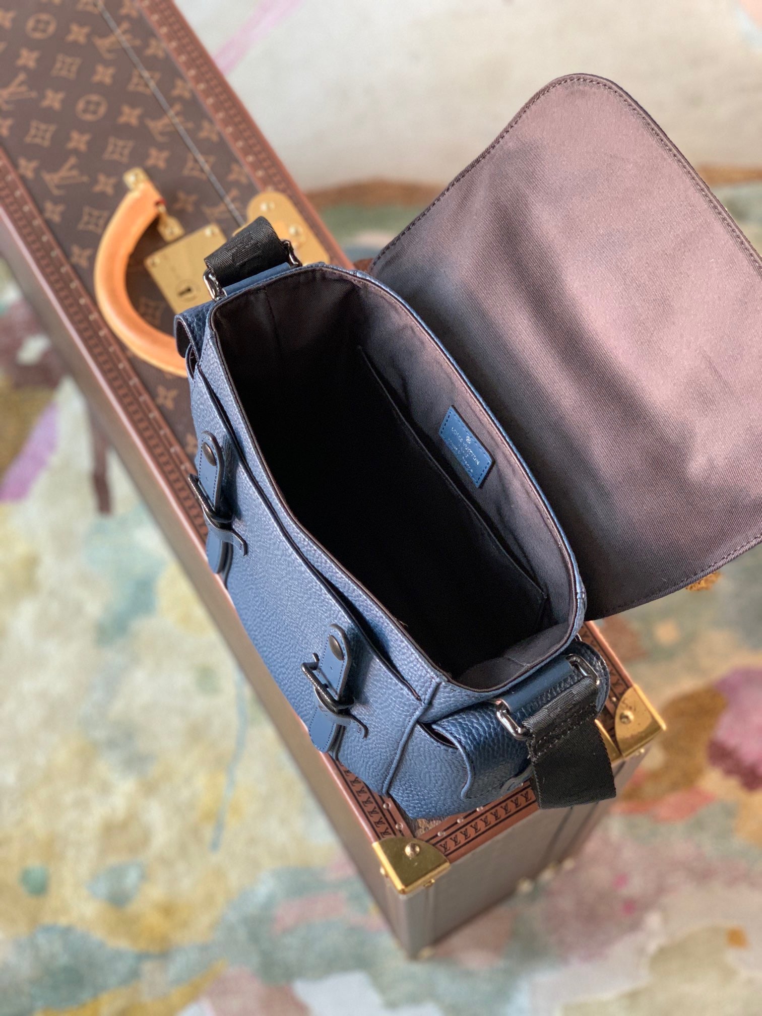 LOU CHRISTOPHER MESSENGER BAG