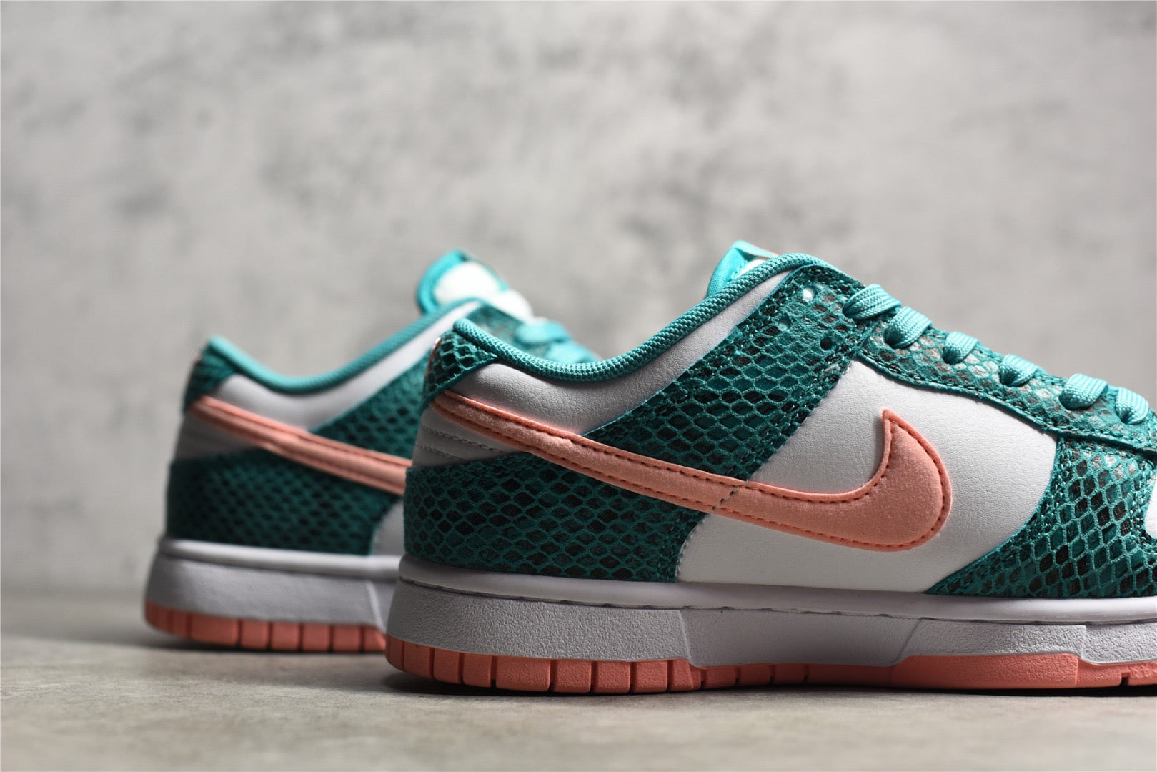 DUNK LOW SNAKESKIN